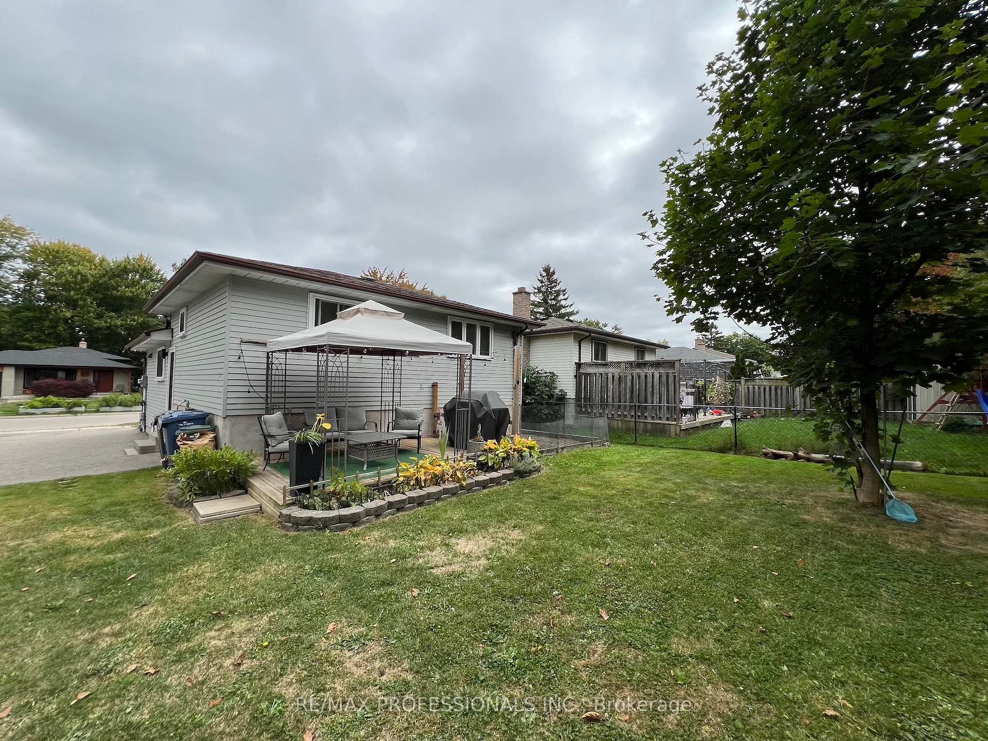 Photo 25 of 373 West Acres Drive, Guelph, Willow West/Sugarbush/West Acres — HOMEH