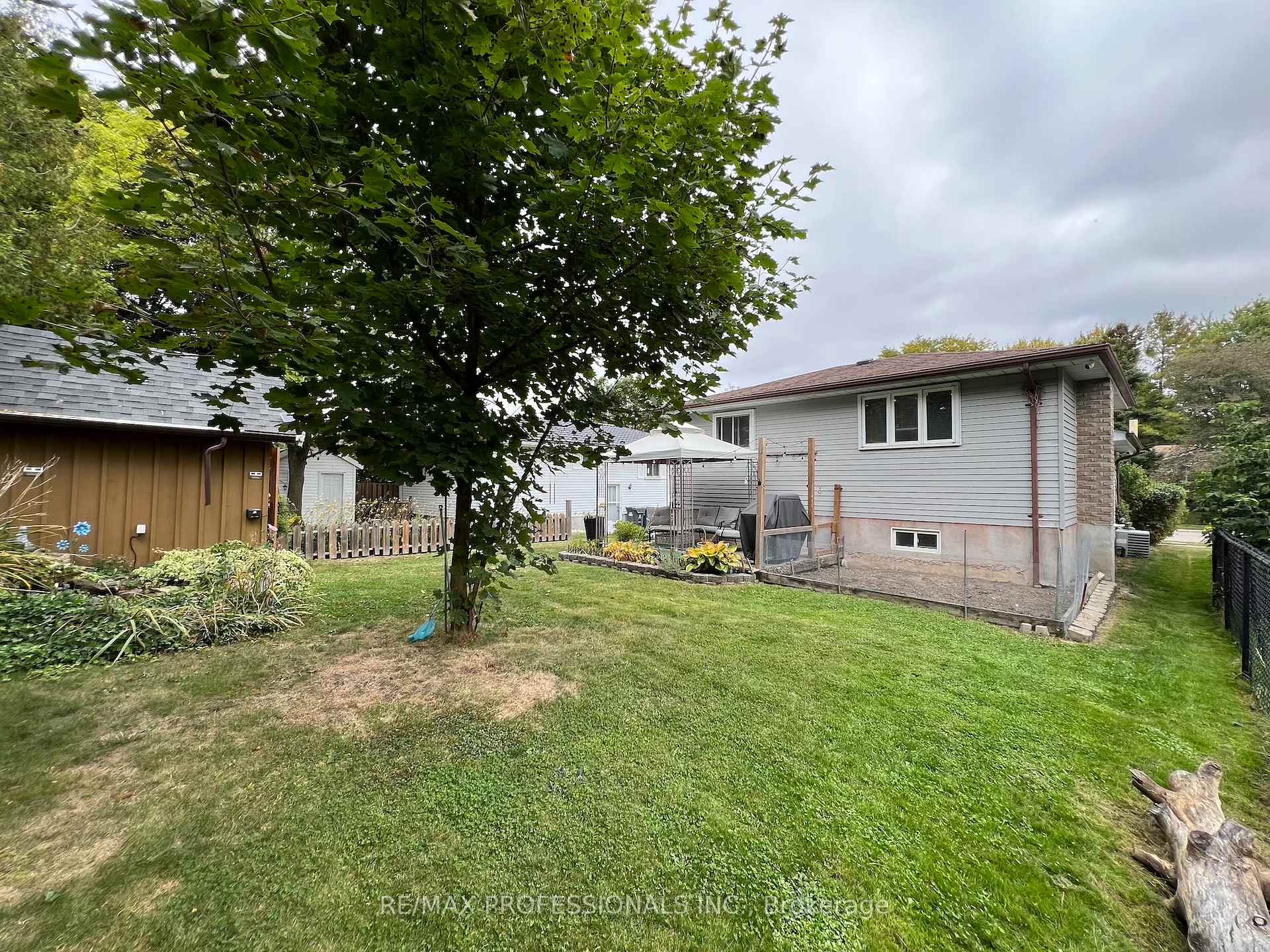 Photo 29 of 373 West Acres Drive, Guelph, Willow West/Sugarbush/West Acres — HOMEH