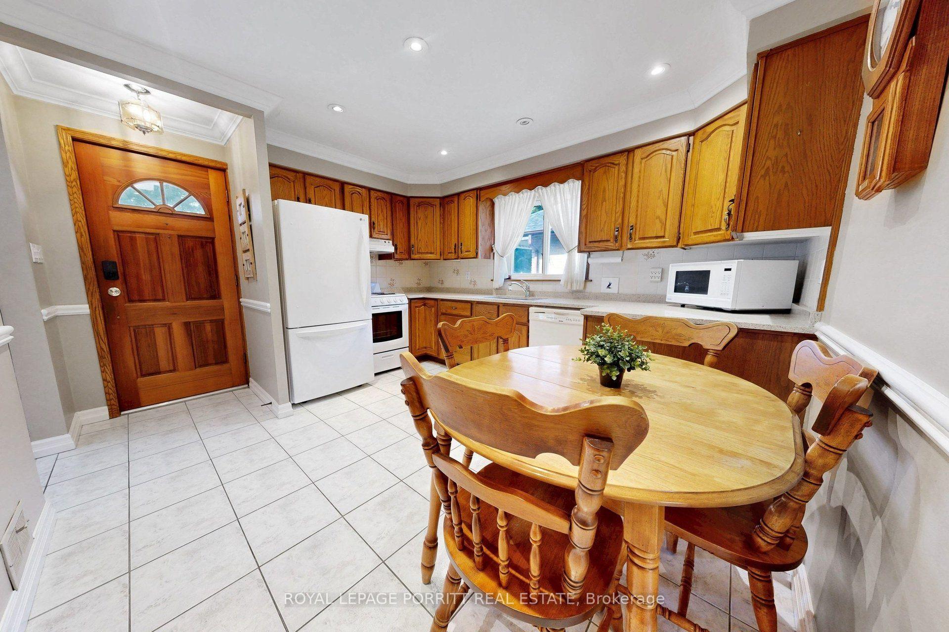 Photo 2 of 247 Hallmark Avenue, Etobicoke, Alderwood — HOMEH