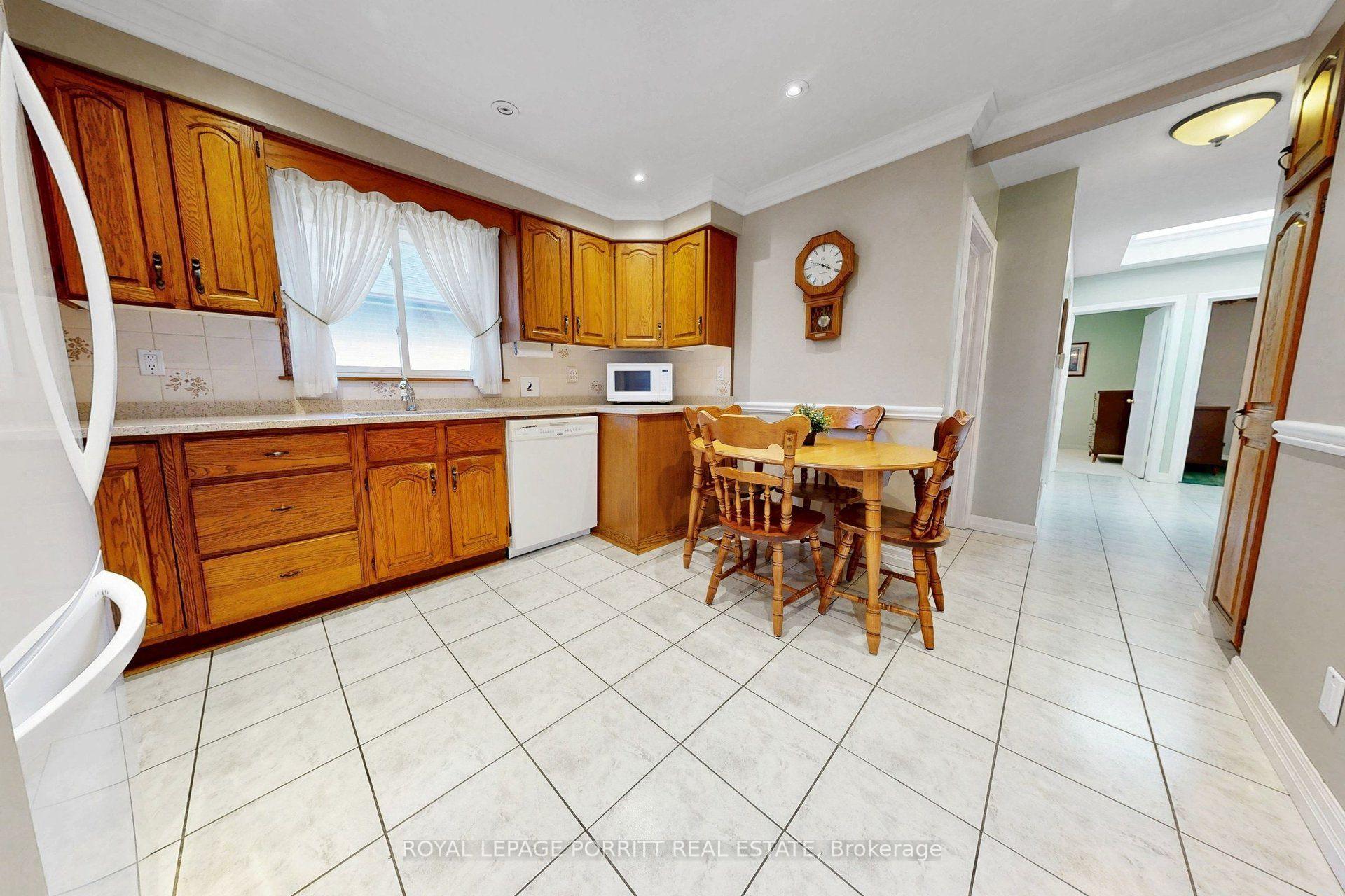 Photo 3 of 247 Hallmark Avenue, Etobicoke, Alderwood — HOMEH