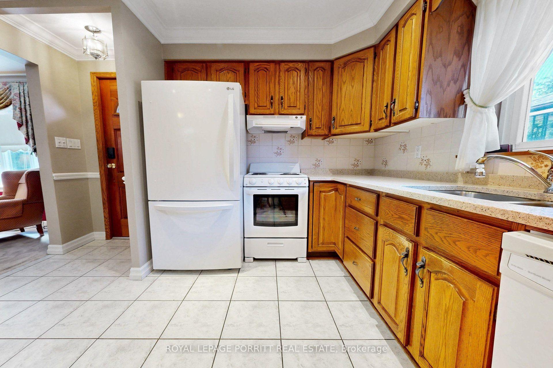 Photo 4 of 247 Hallmark Avenue, Etobicoke, Alderwood — HOMEH