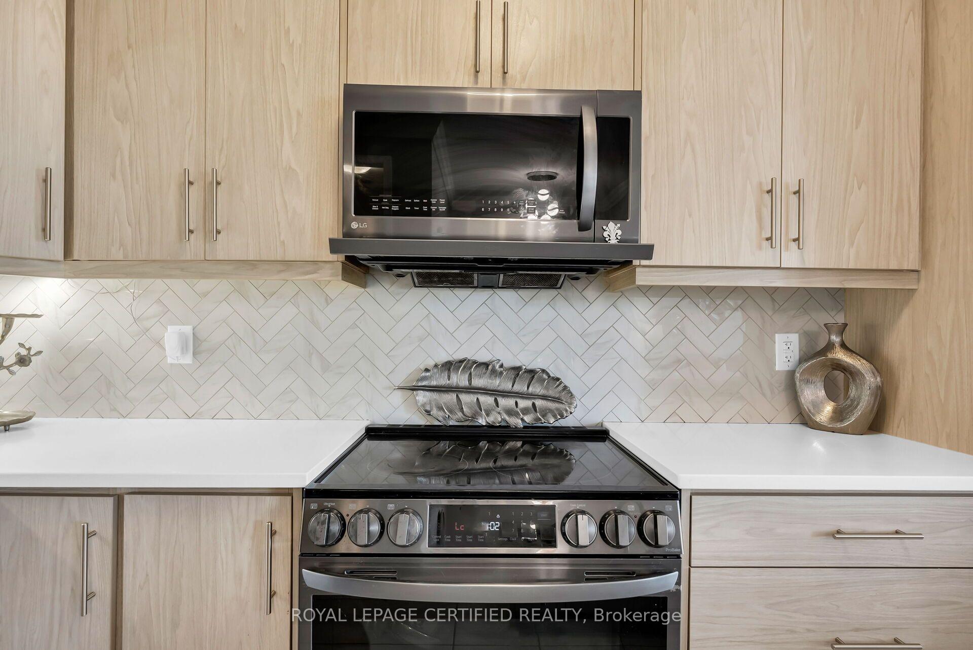 Photo 23 of 139 Yates Drive, Milton, Cobban — HOMEH