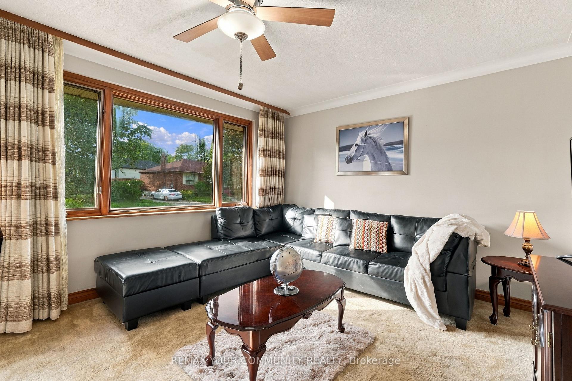 Photo 6 of 59 Redwater Drive, Etobicoke, Rexdale-Kipling — HOMEH