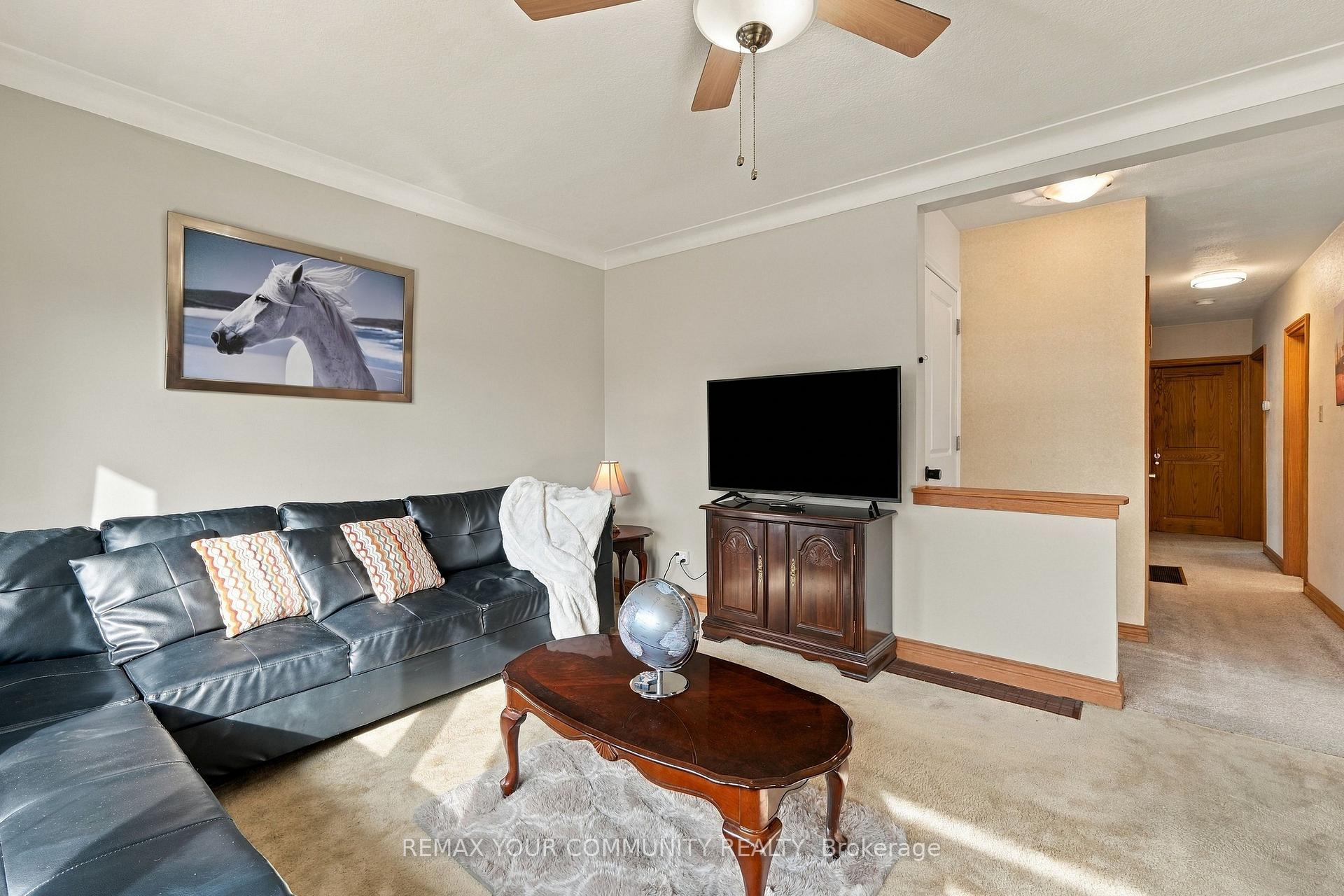 Photo 7 of 59 Redwater Drive, Etobicoke, Rexdale-Kipling — HOMEH