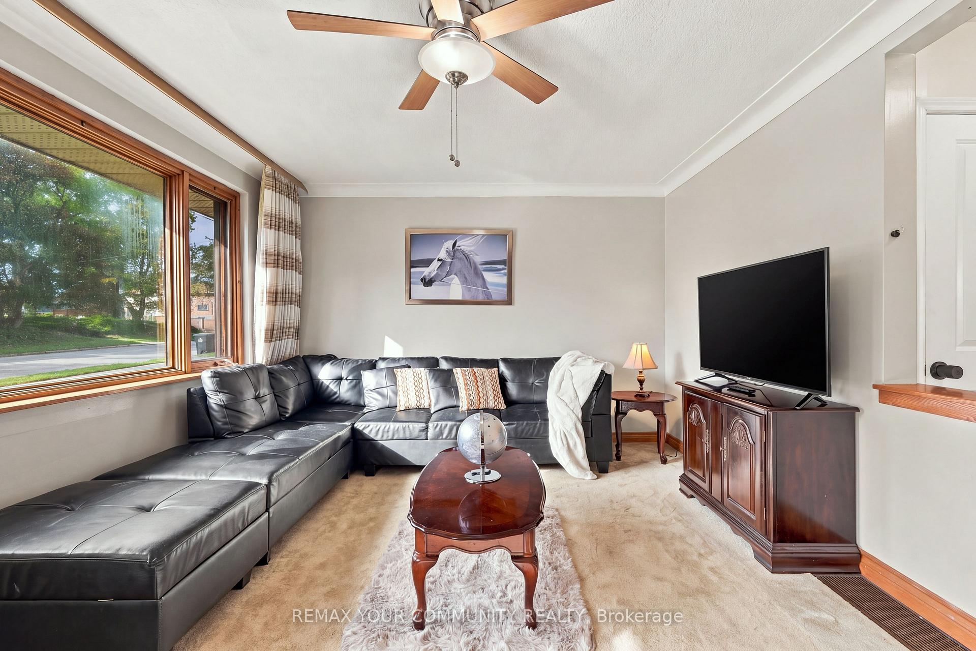 Photo 8 of 59 Redwater Drive, Etobicoke, Rexdale-Kipling — HOMEH