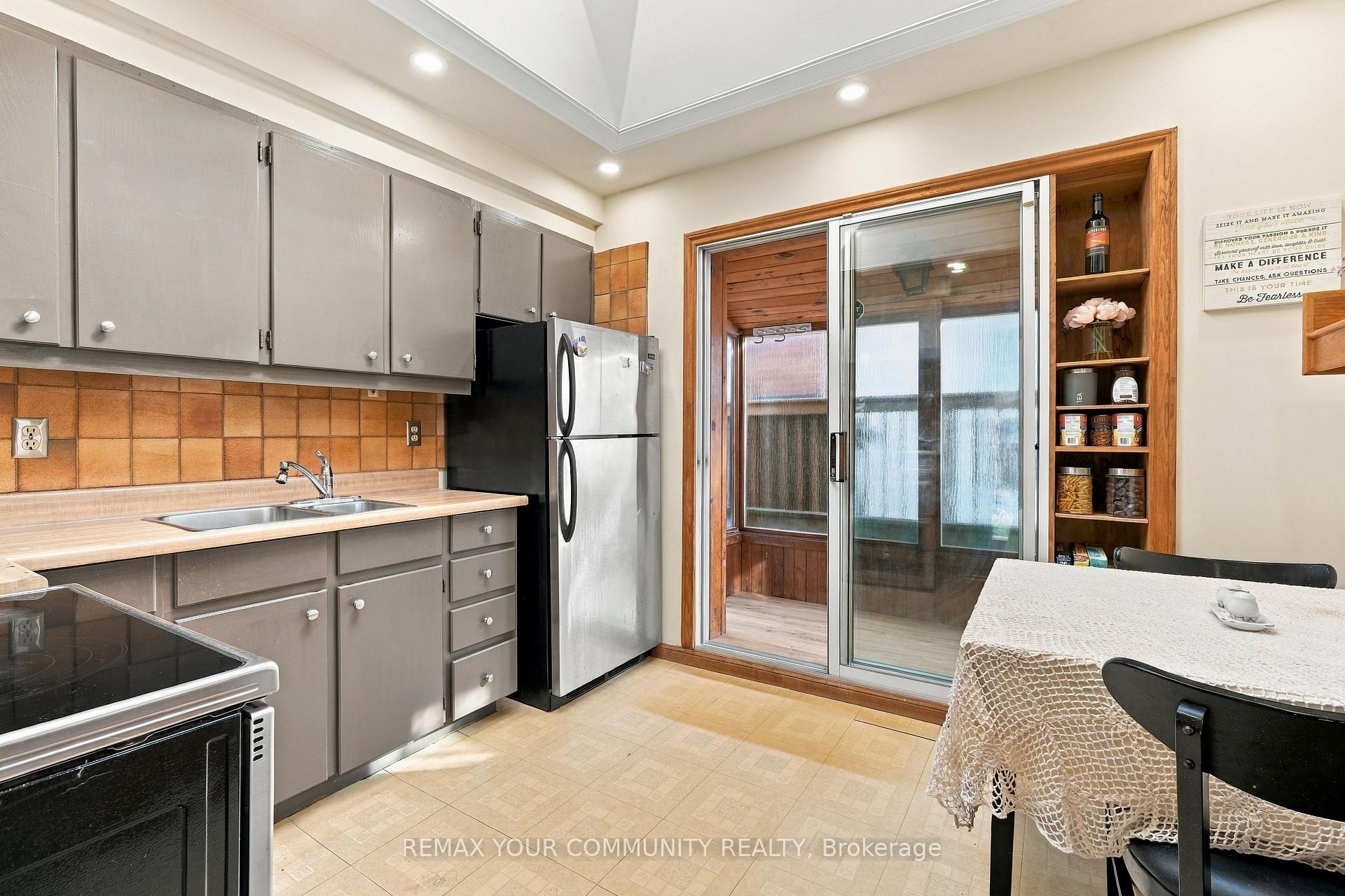Photo 11 of 59 Redwater Drive, Etobicoke, Rexdale-Kipling — HOMEH
