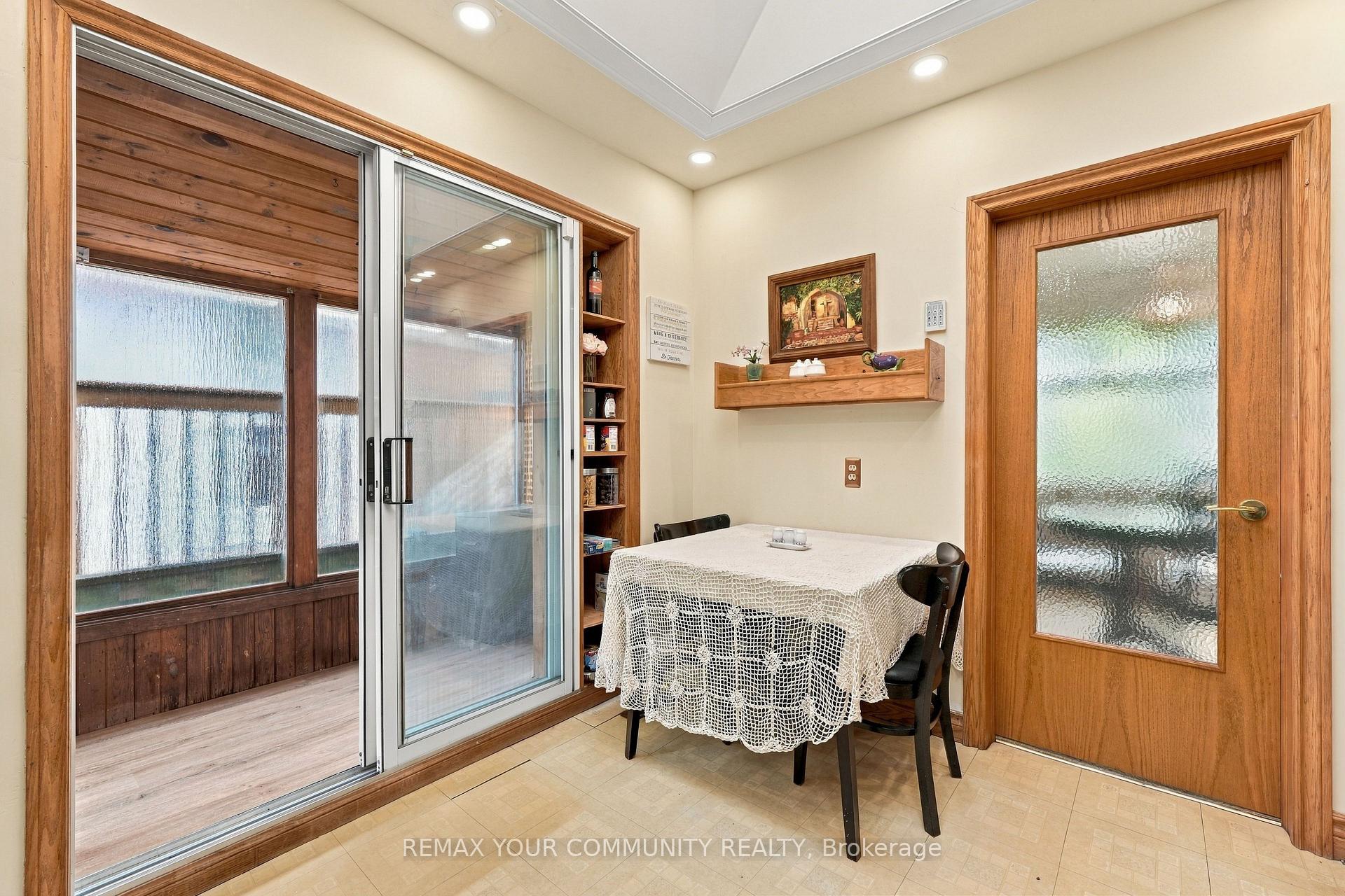 Photo 13 of 59 Redwater Drive, Etobicoke, Rexdale-Kipling — HOMEH