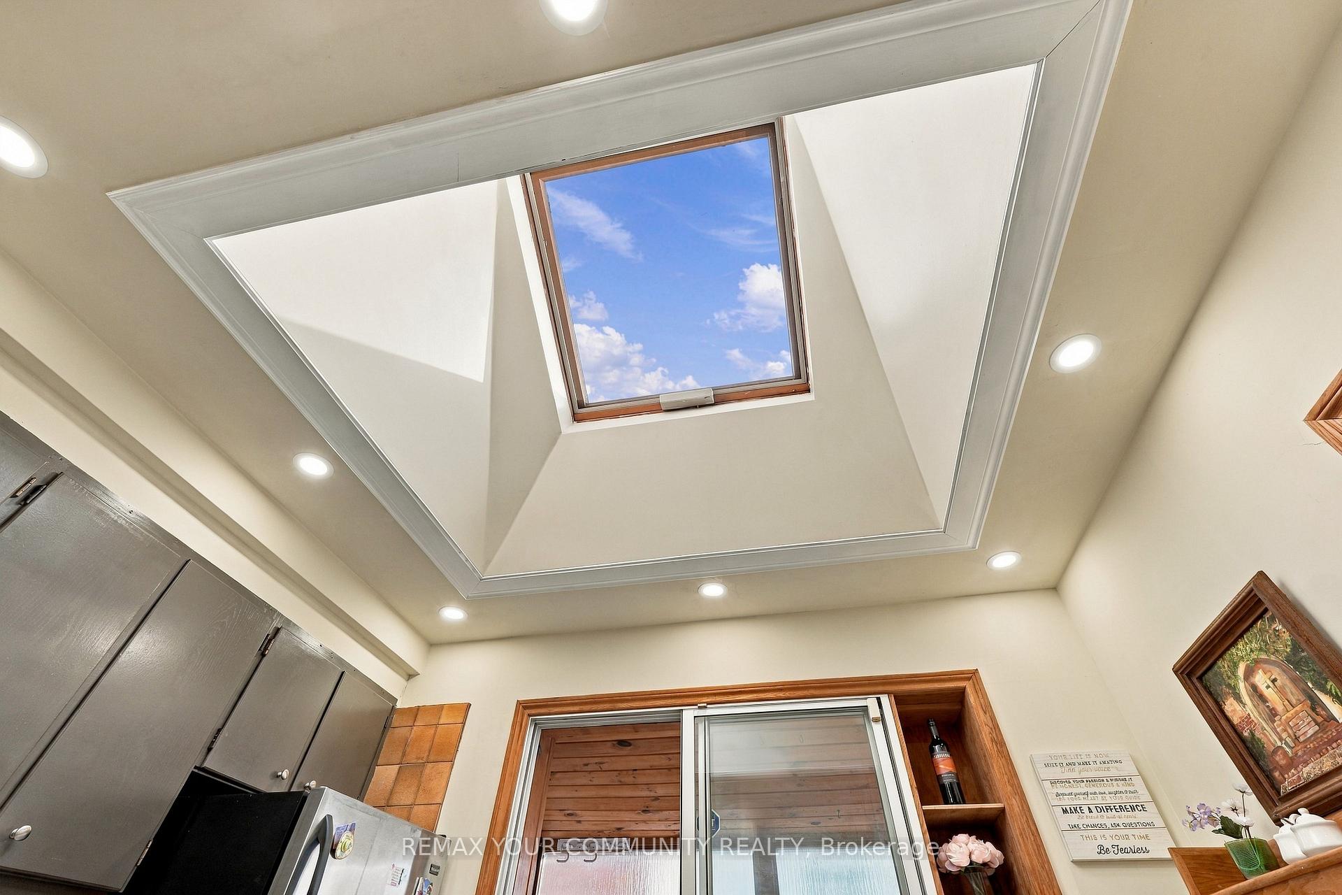 Photo 15 of 59 Redwater Drive, Etobicoke, Rexdale-Kipling — HOMEH