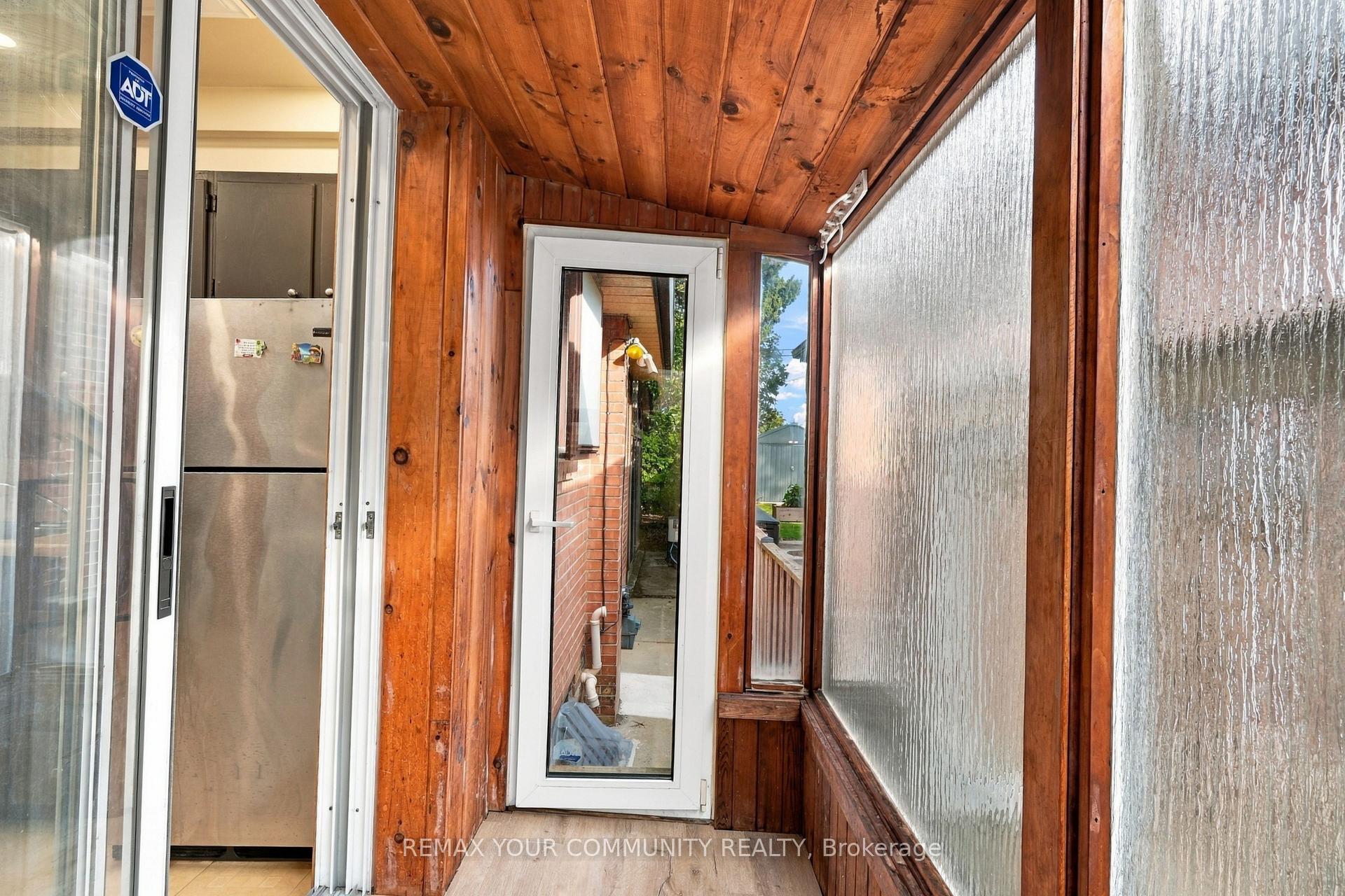 Photo 16 of 59 Redwater Drive, Etobicoke, Rexdale-Kipling — HOMEH