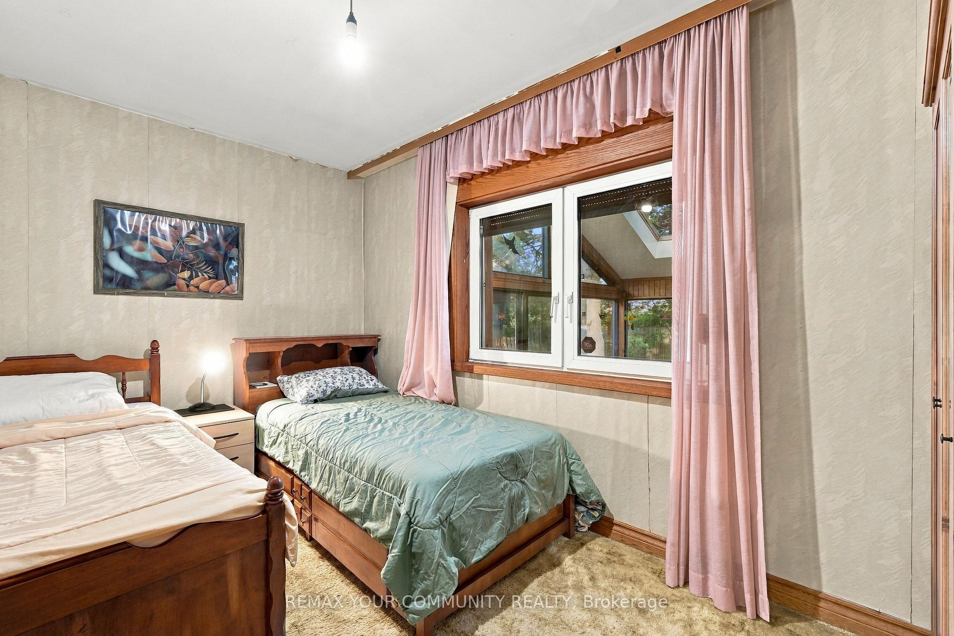 Photo 17 of 59 Redwater Drive, Etobicoke, Rexdale-Kipling — HOMEH