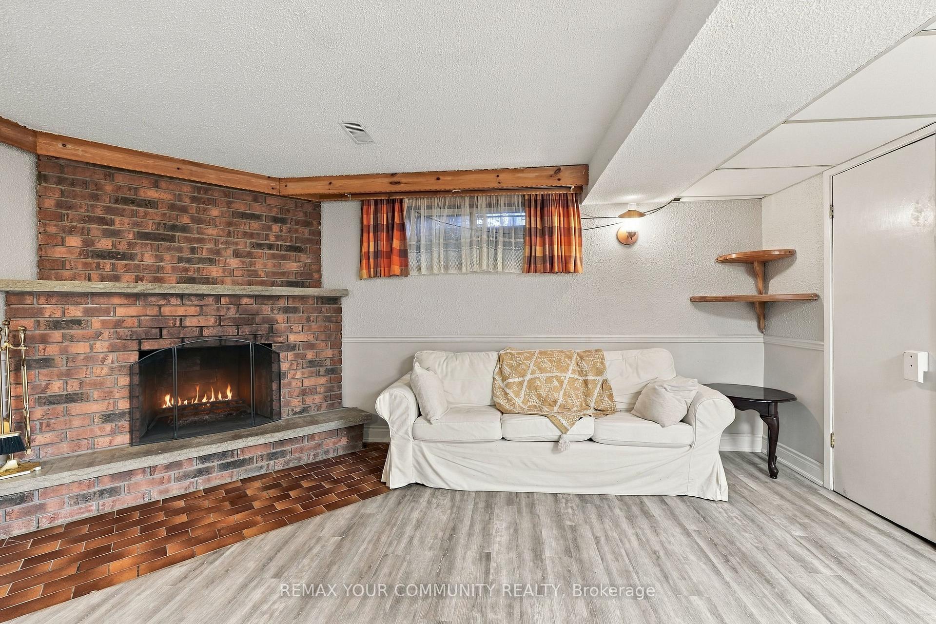 Photo 28 of 59 Redwater Drive, Etobicoke, Rexdale-Kipling — HOMEH