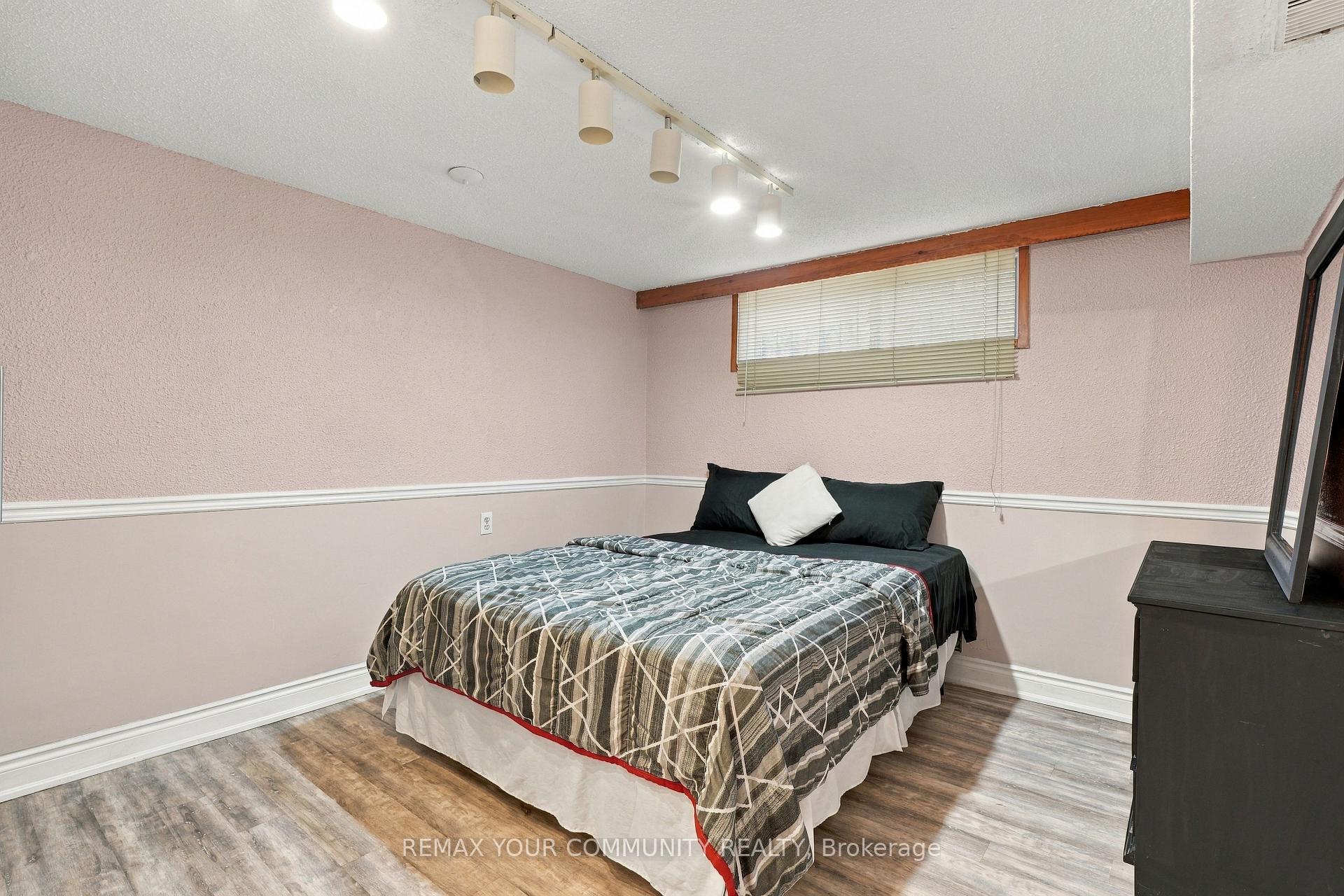 Photo 32 of 59 Redwater Drive, Etobicoke, Rexdale-Kipling — HOMEH