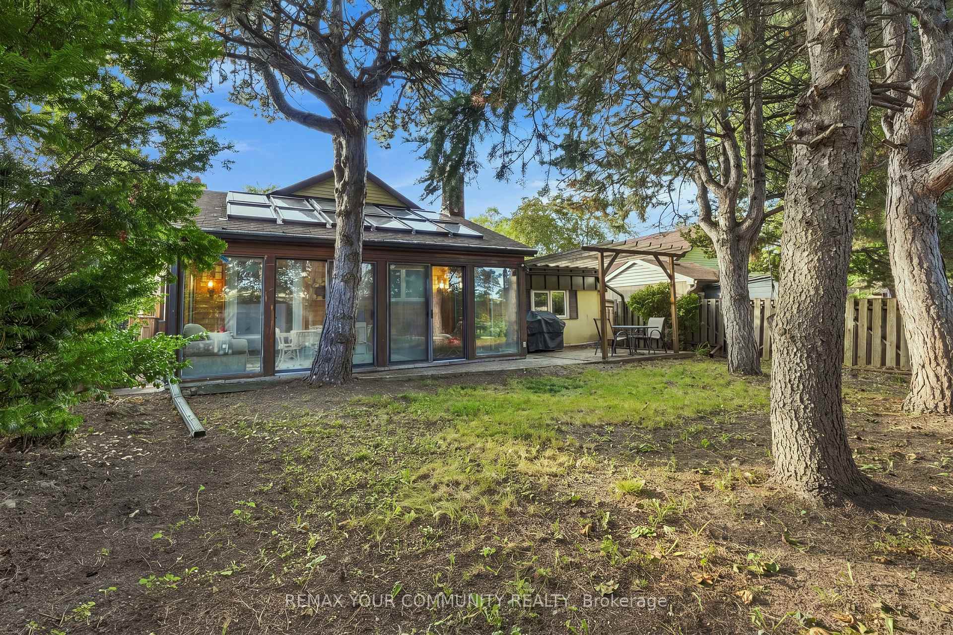 Photo 35 of 59 Redwater Drive, Etobicoke, Rexdale-Kipling — HOMEH