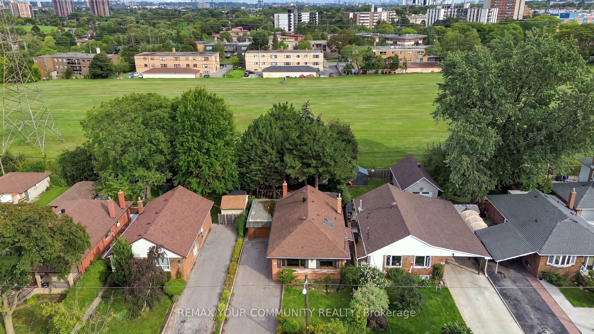 Photo 36 of 59 Redwater Drive, Etobicoke, Rexdale-Kipling — HOMEH