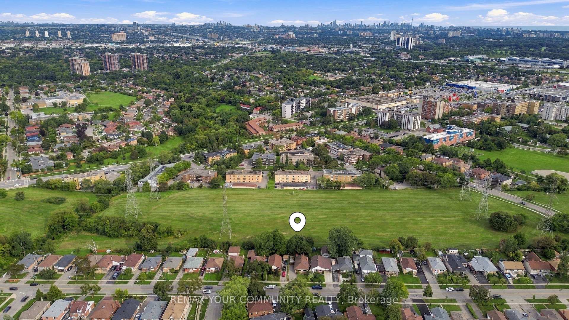 Photo 37 of 59 Redwater Drive, Etobicoke, Rexdale-Kipling — HOMEH