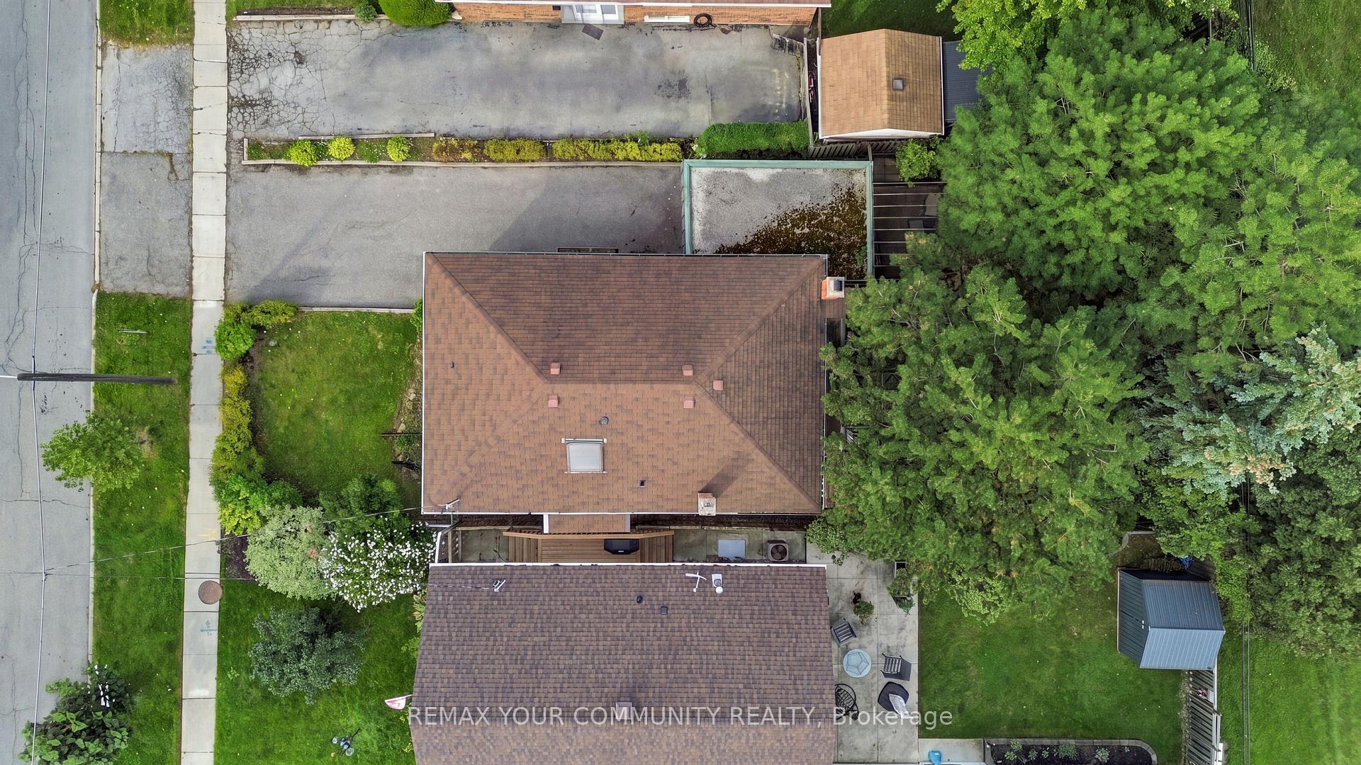 Photo 39 of 59 Redwater Drive, Etobicoke, Rexdale-Kipling — HOMEH