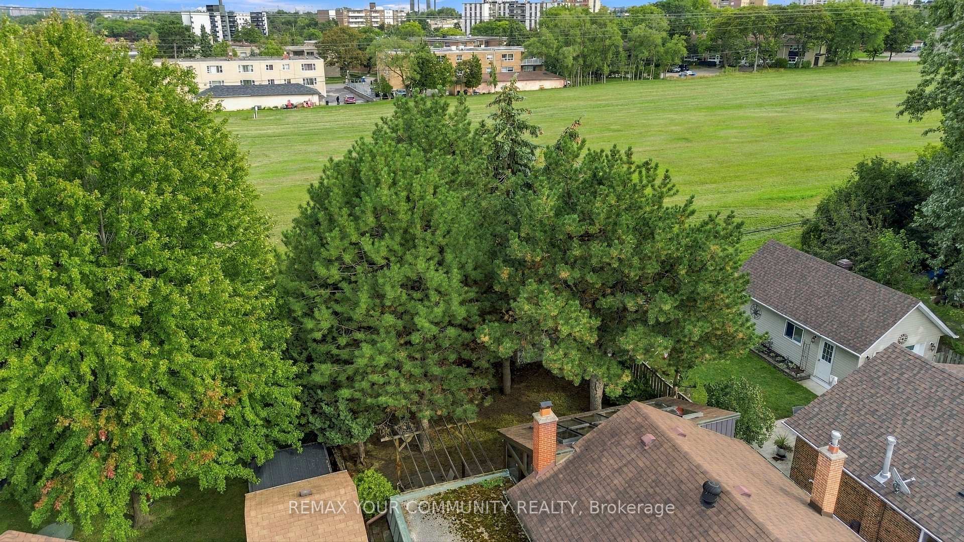 Photo 40 of 59 Redwater Drive, Etobicoke, Rexdale-Kipling — HOMEH