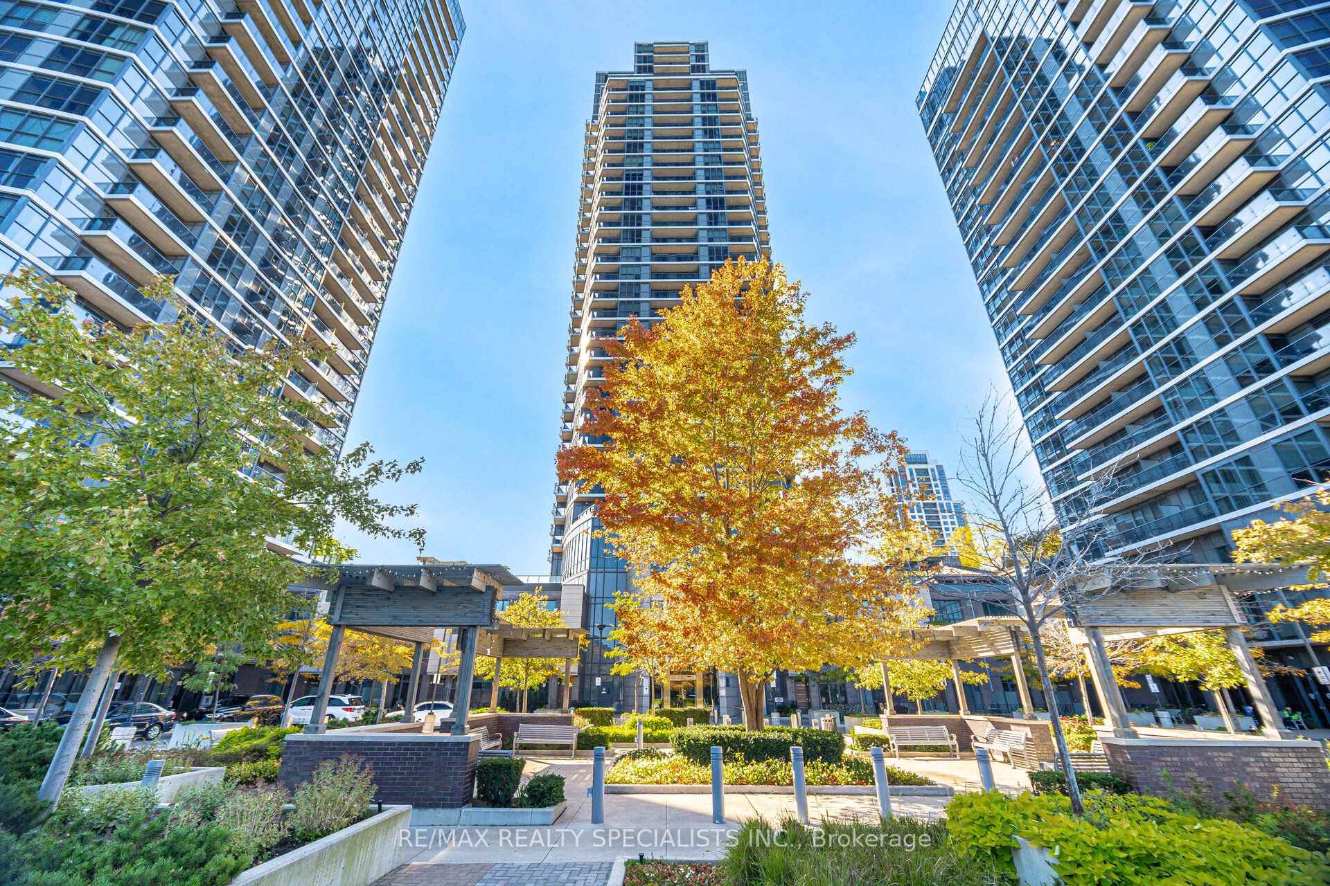Photo 3 of Unit 901, 5 Valhalla Inn Road, Etobicoke, Islington-City Centre West — HOMEH