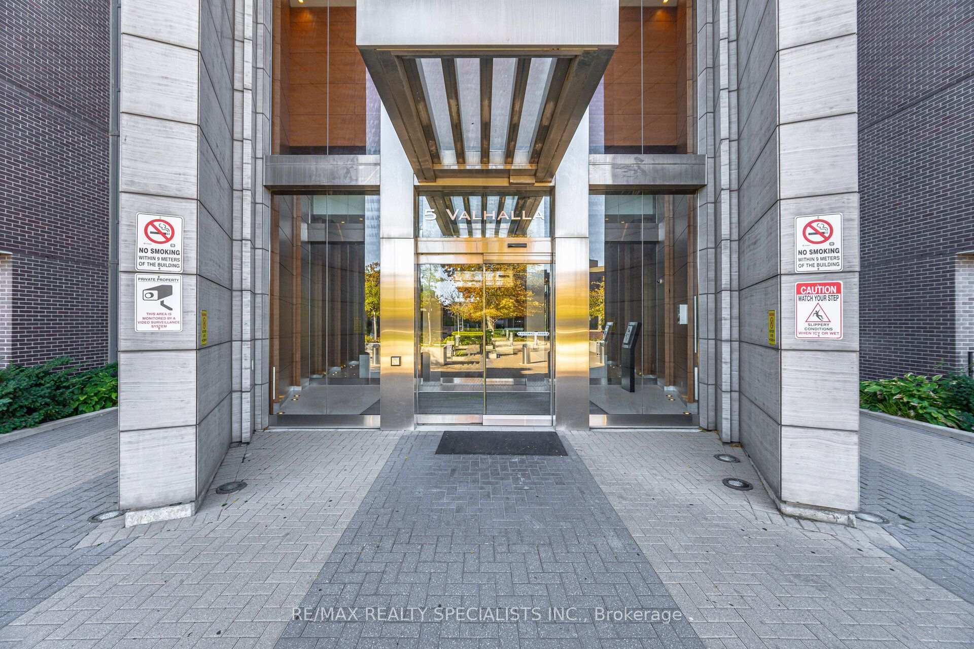 Photo 5 of Unit 901, 5 Valhalla Inn Road, Etobicoke, Islington-City Centre West — HOMEH