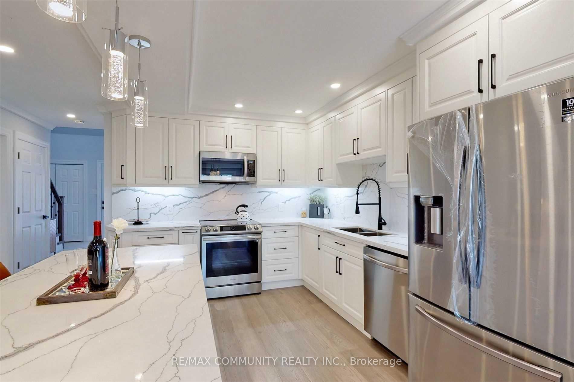 Photo 5 of 1216 Charlotte Circle, Pickering, Liverpool — HOMEH