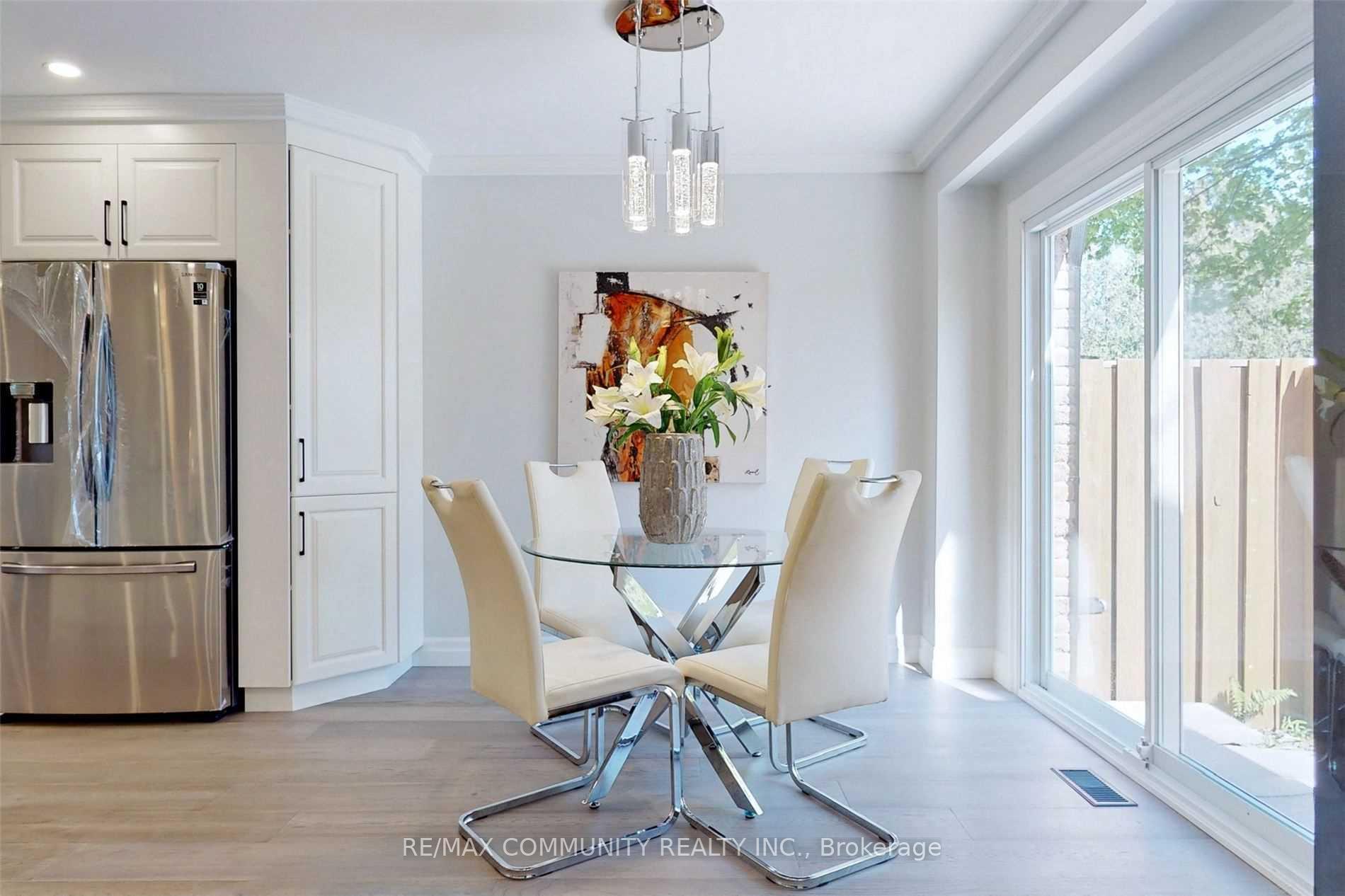Photo 7 of 1216 Charlotte Circle, Pickering, Liverpool — HOMEH