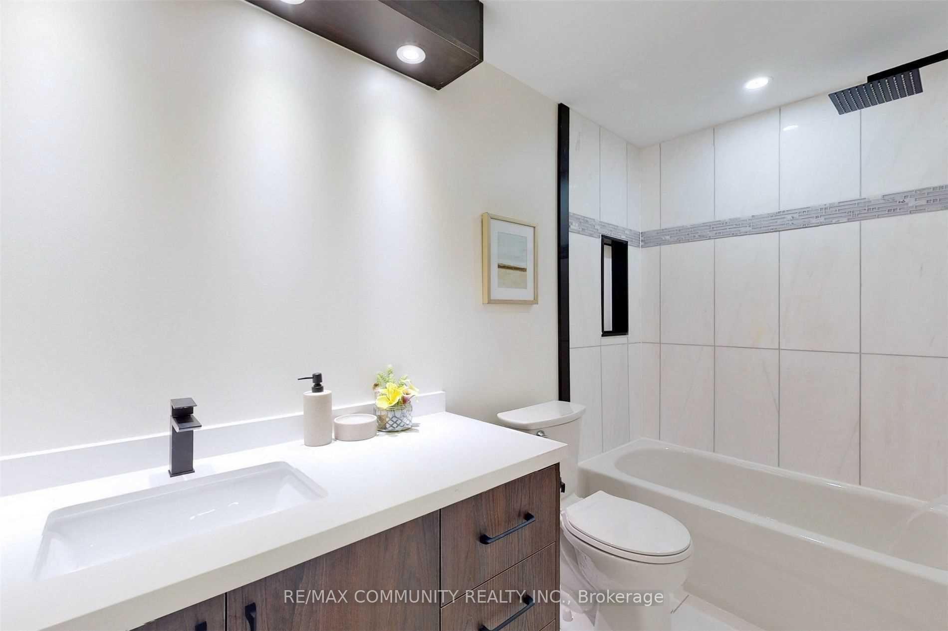 Photo 17 of 1216 Charlotte Circle, Pickering, Liverpool — HOMEH