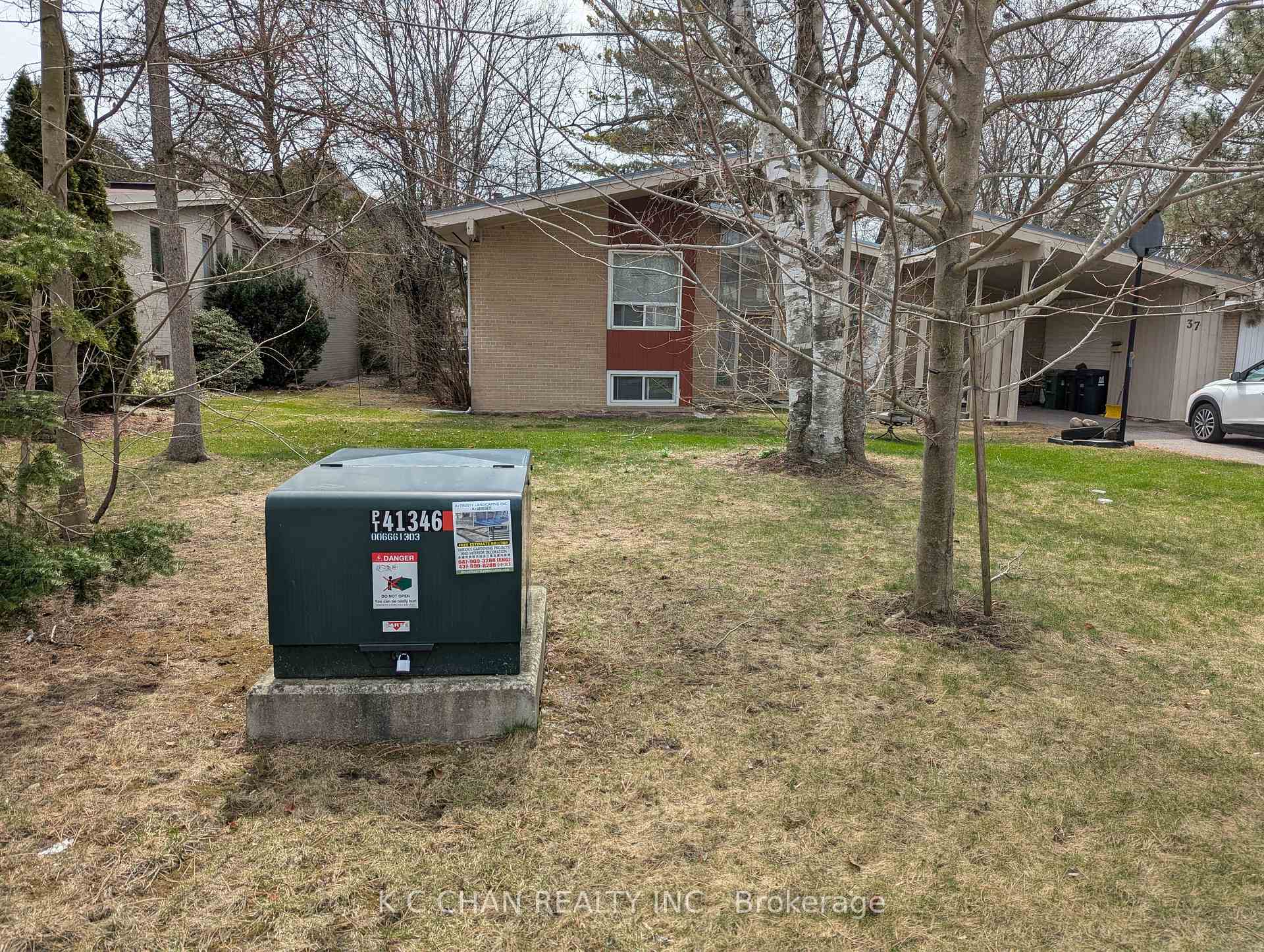 Photo 3 of 37 Grangemill Crescent, North York, Banbury-Don Mills — HOMEH