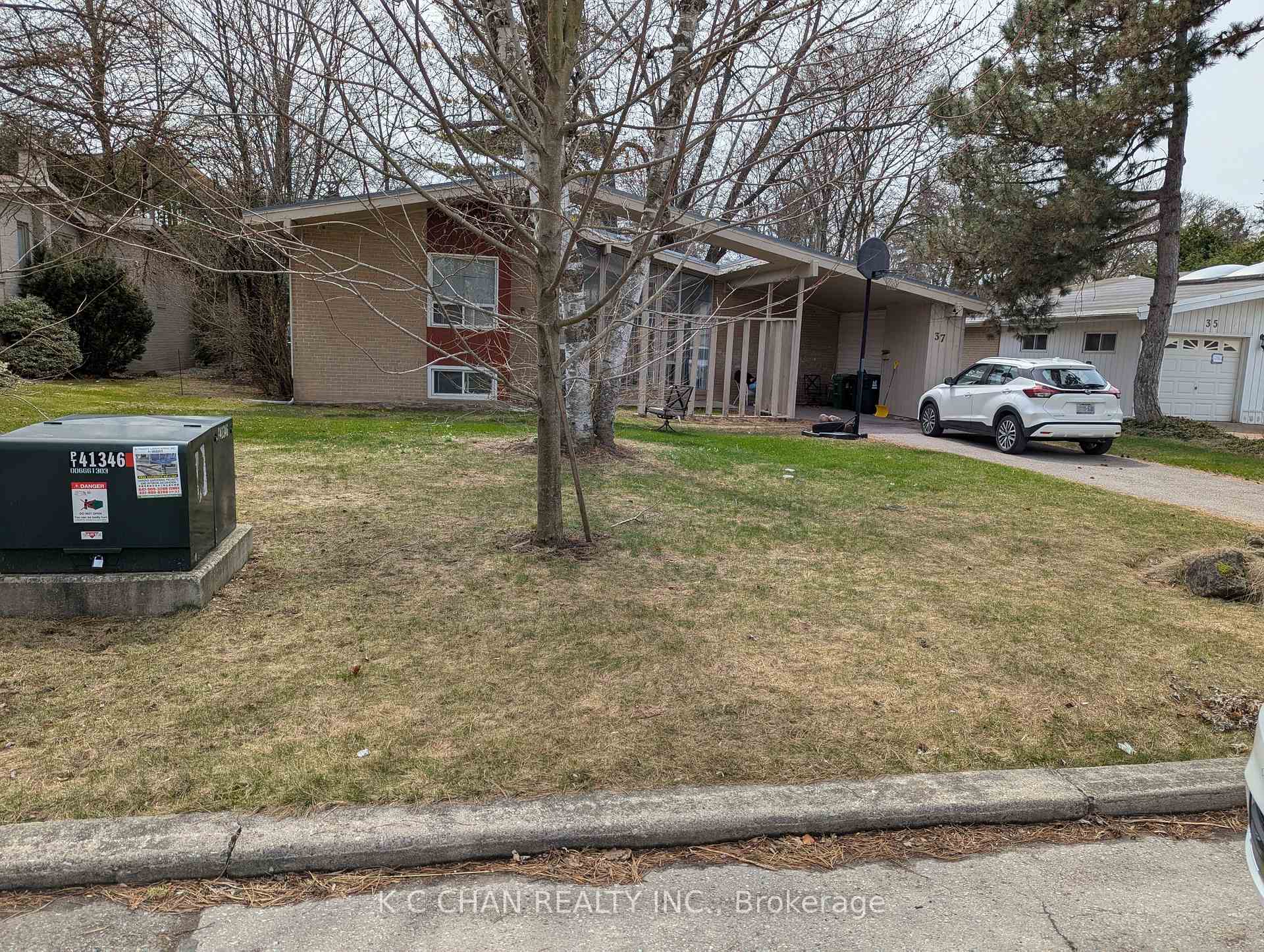 Photo 4 of 37 Grangemill Crescent, North York, Banbury-Don Mills — HOMEH