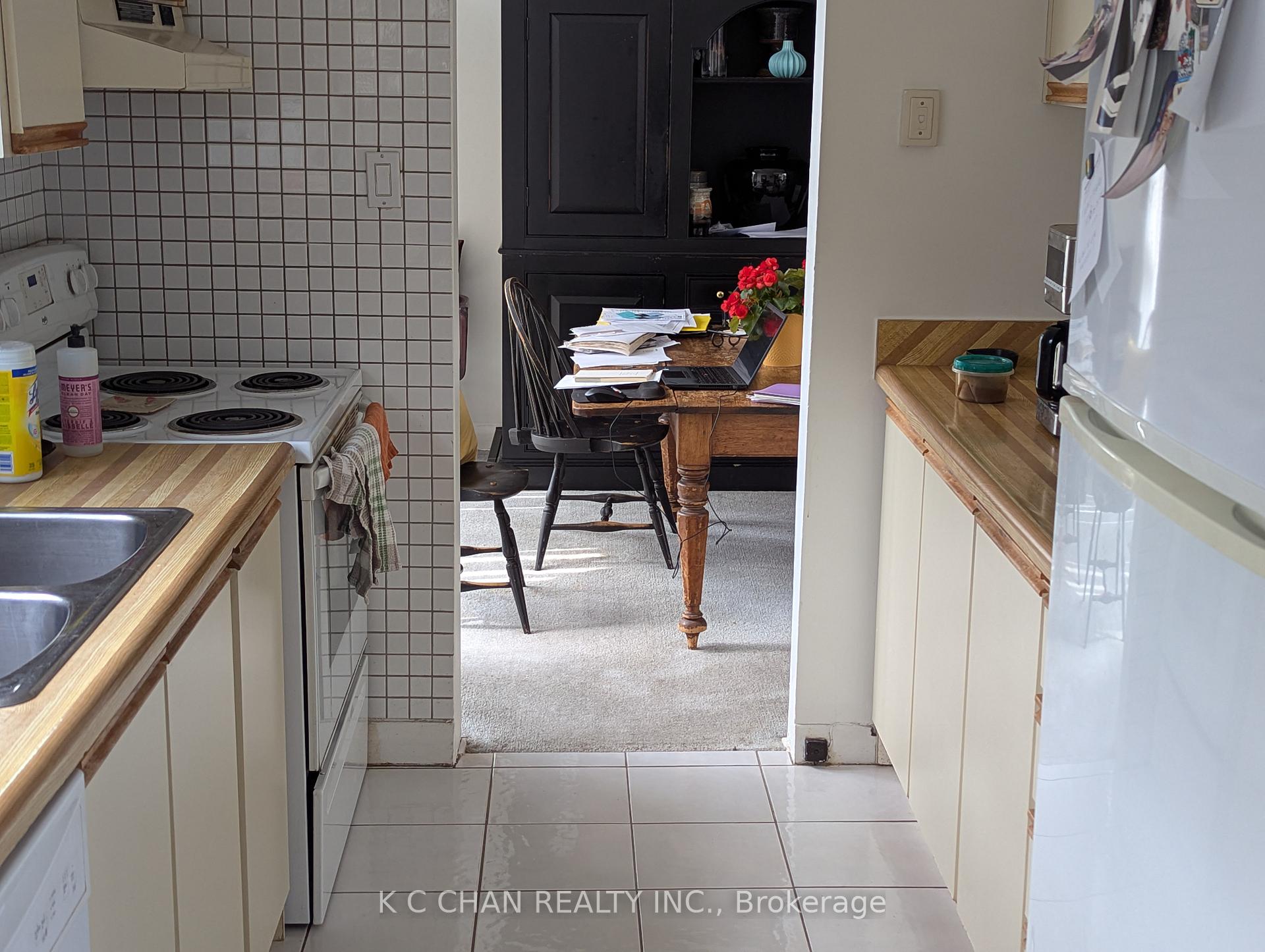 Photo 12 of 37 Grangemill Crescent, North York, Banbury-Don Mills — HOMEH