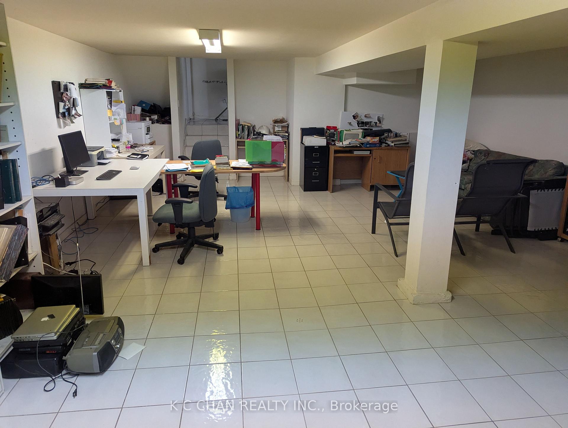 Photo 17 of 37 Grangemill Crescent, North York, Banbury-Don Mills — HOMEH