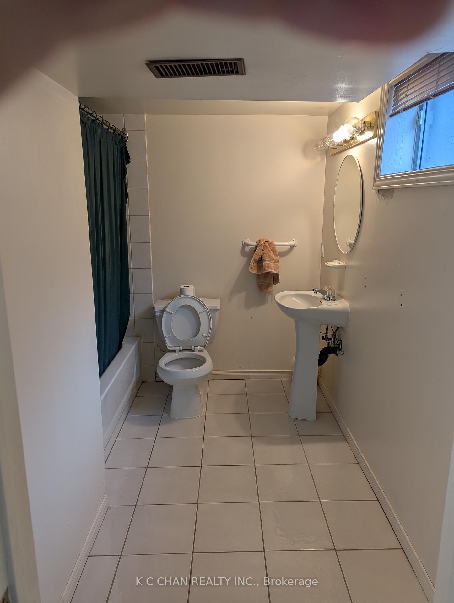 Photo 18 of 37 Grangemill Crescent, North York, Banbury-Don Mills — HOMEH