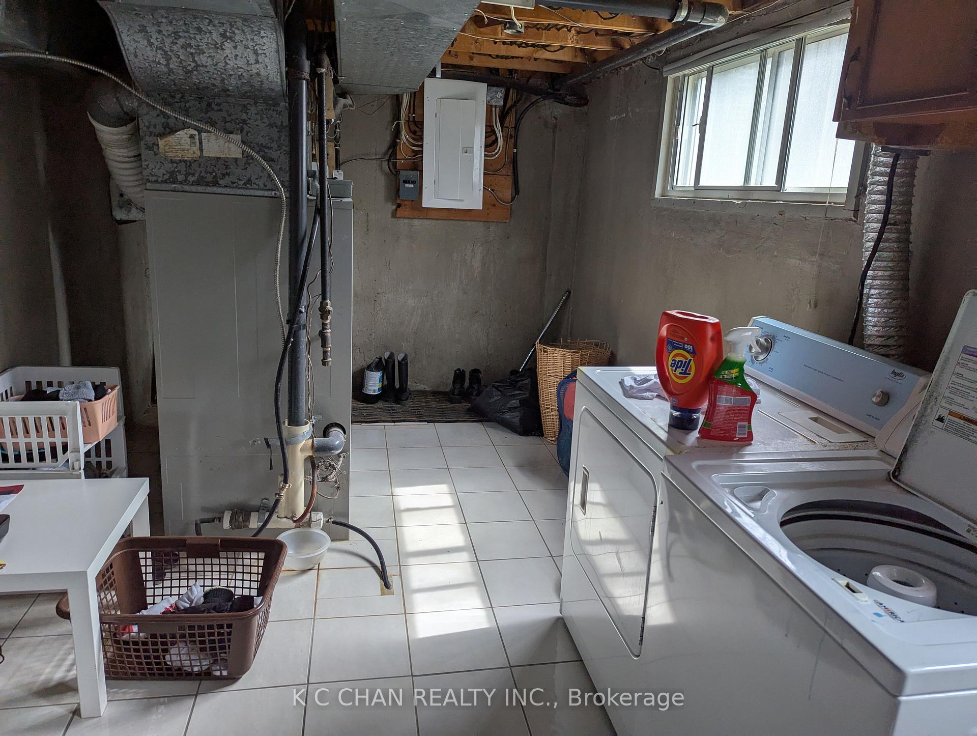 Photo 19 of 37 Grangemill Crescent, North York, Banbury-Don Mills — HOMEH