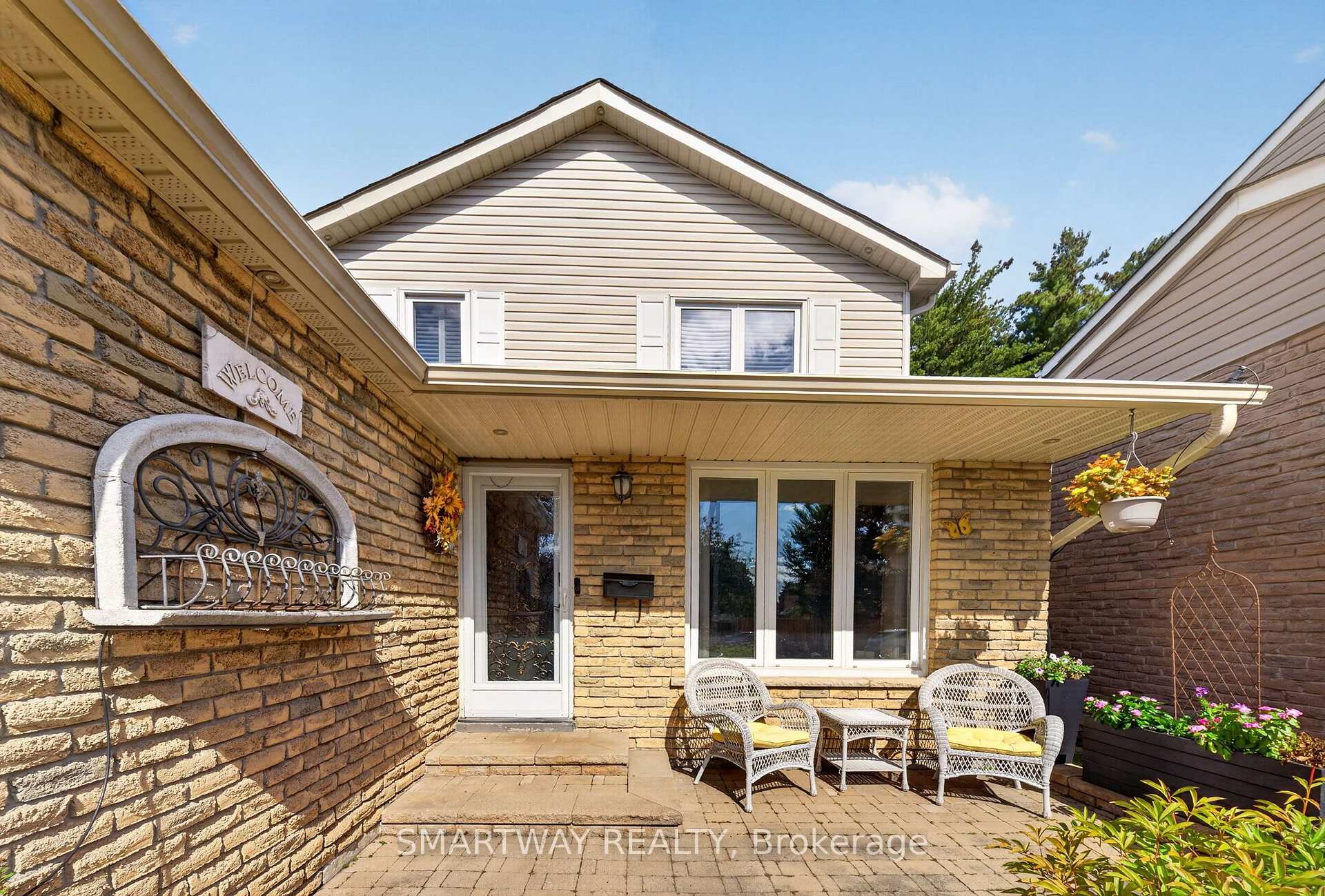 Photo 2 of 102 Rawling Crescent, Brampton, Heart Lake East — HOMEH