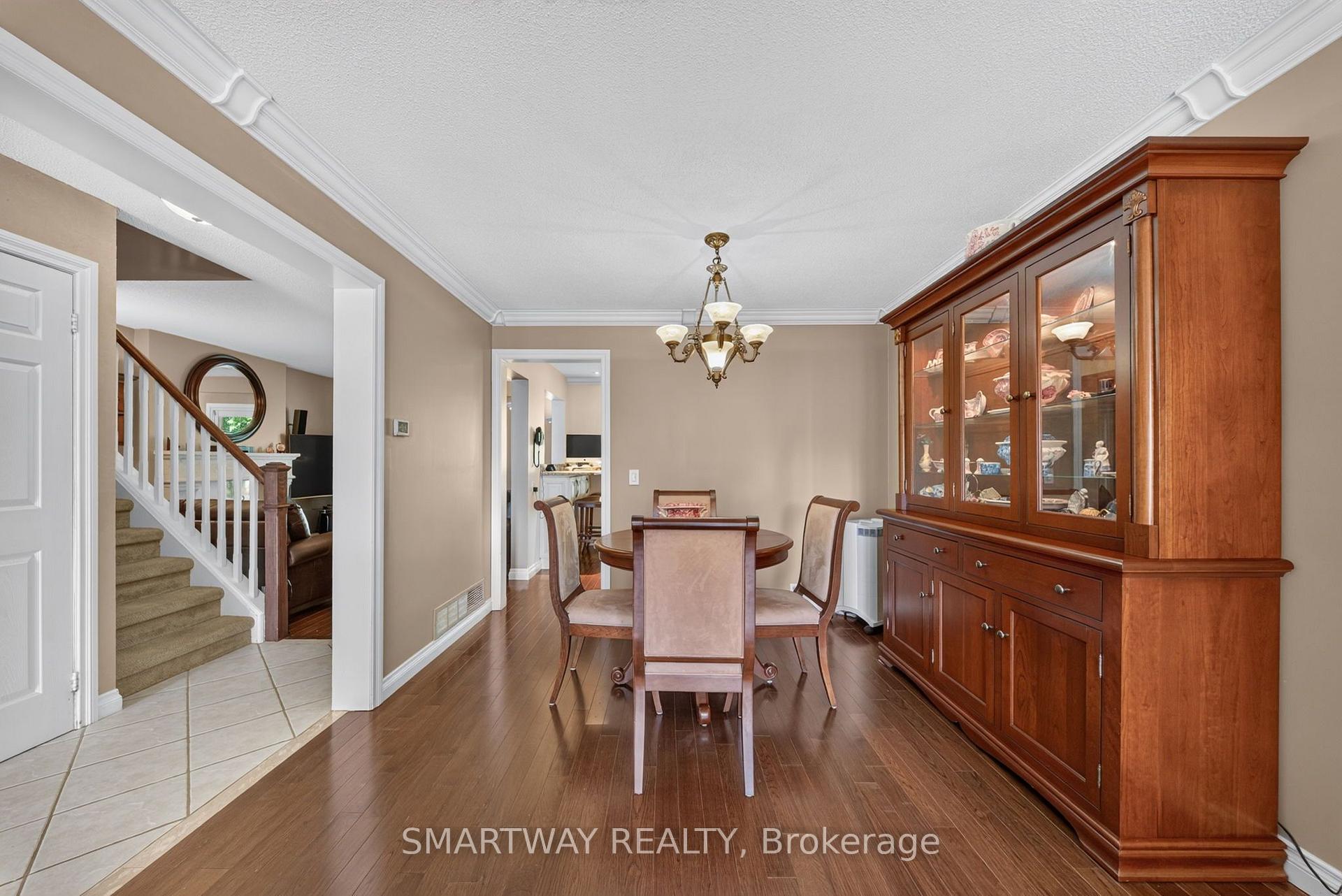 Photo 6 of 102 Rawling Crescent, Brampton, Heart Lake East — HOMEH