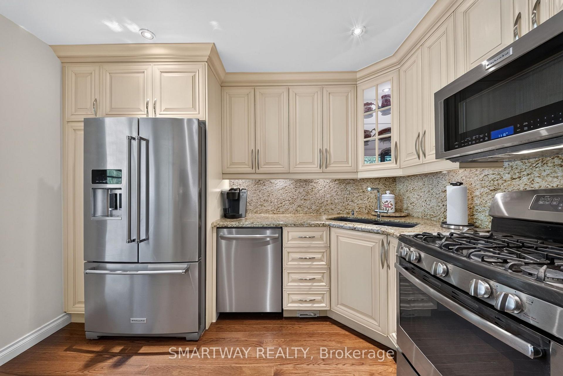 Photo 9 of 102 Rawling Crescent, Brampton, Heart Lake East — HOMEH