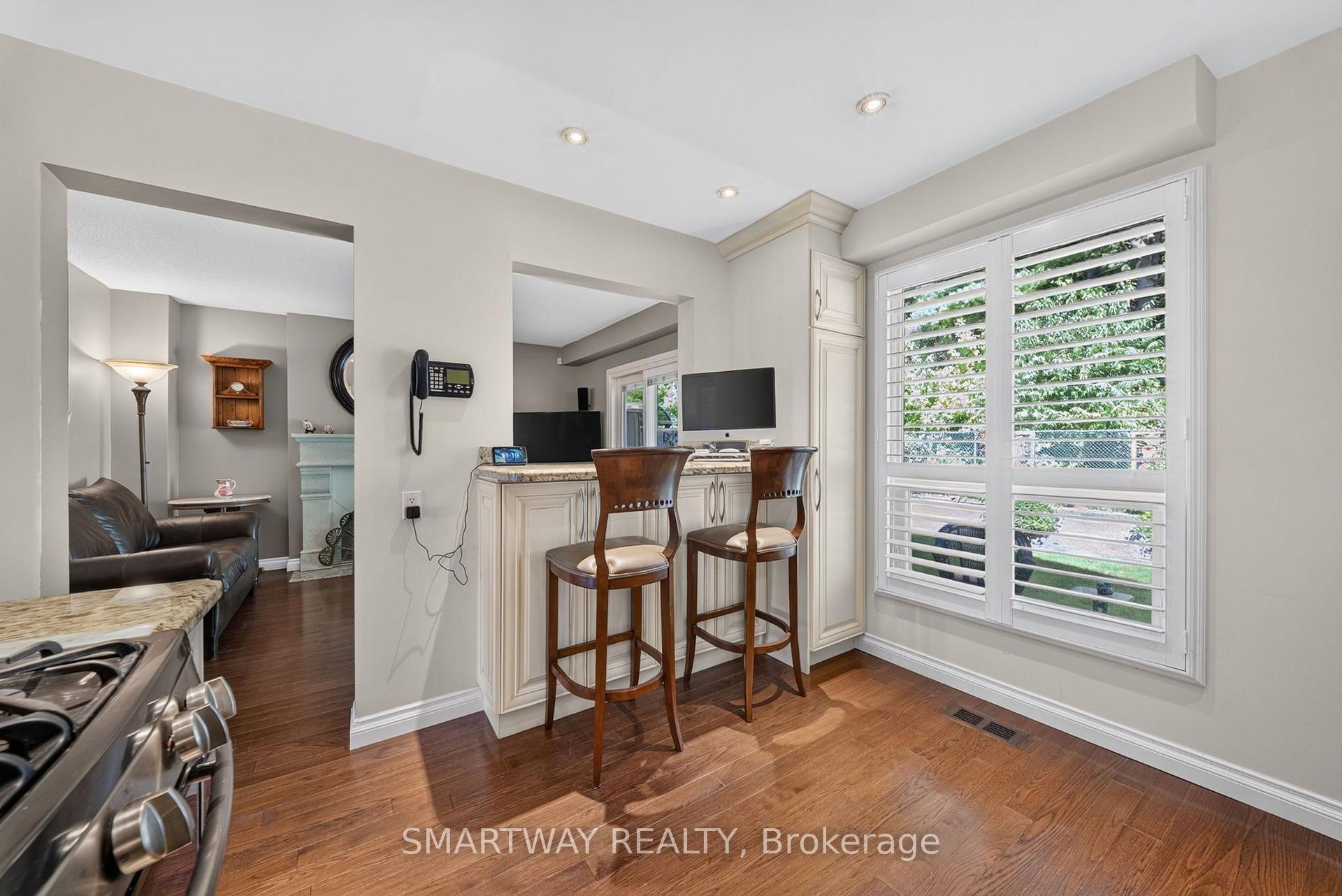 Photo 10 of 102 Rawling Crescent, Brampton, Heart Lake East — HOMEH