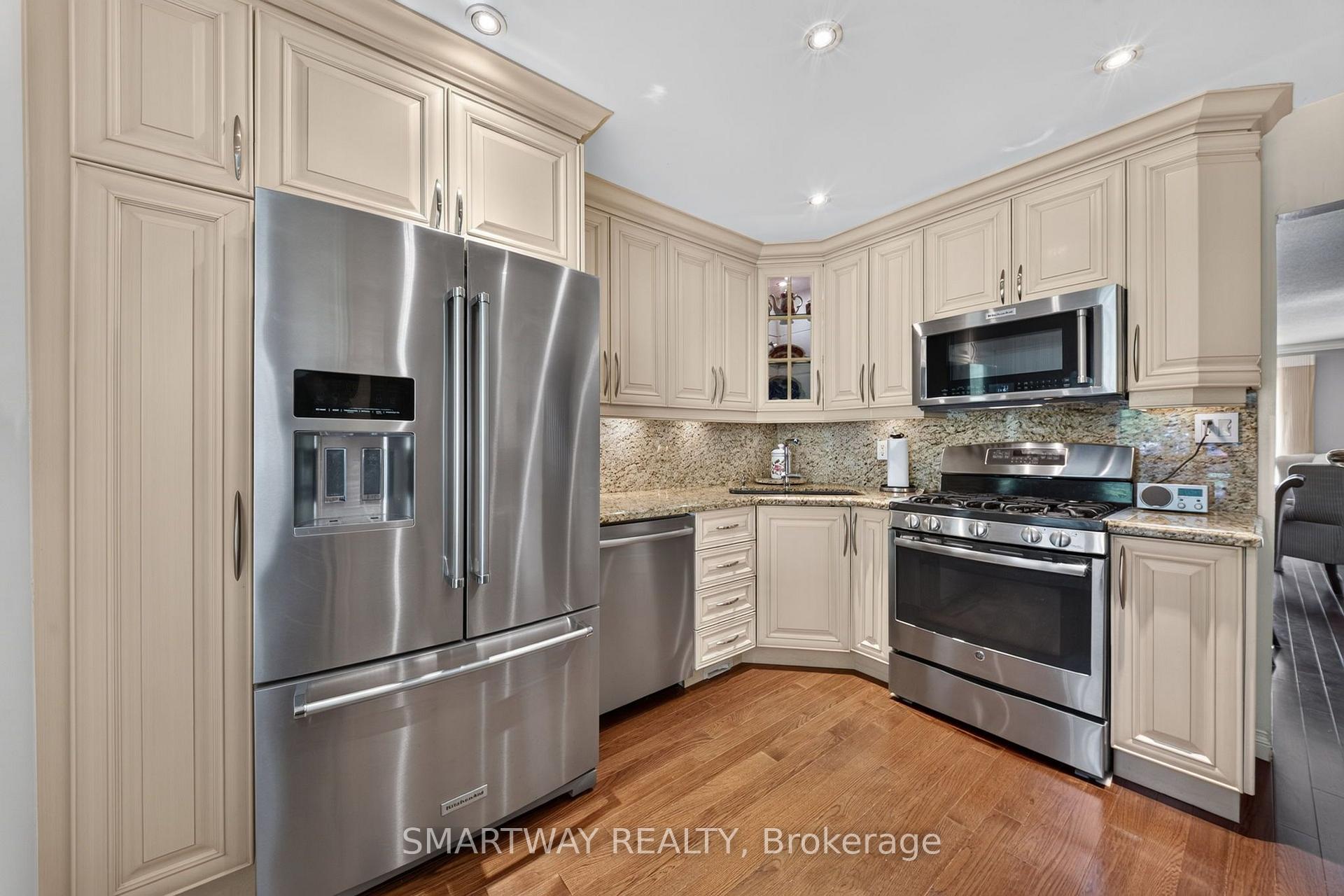 Photo 11 of 102 Rawling Crescent, Brampton, Heart Lake East — HOMEH