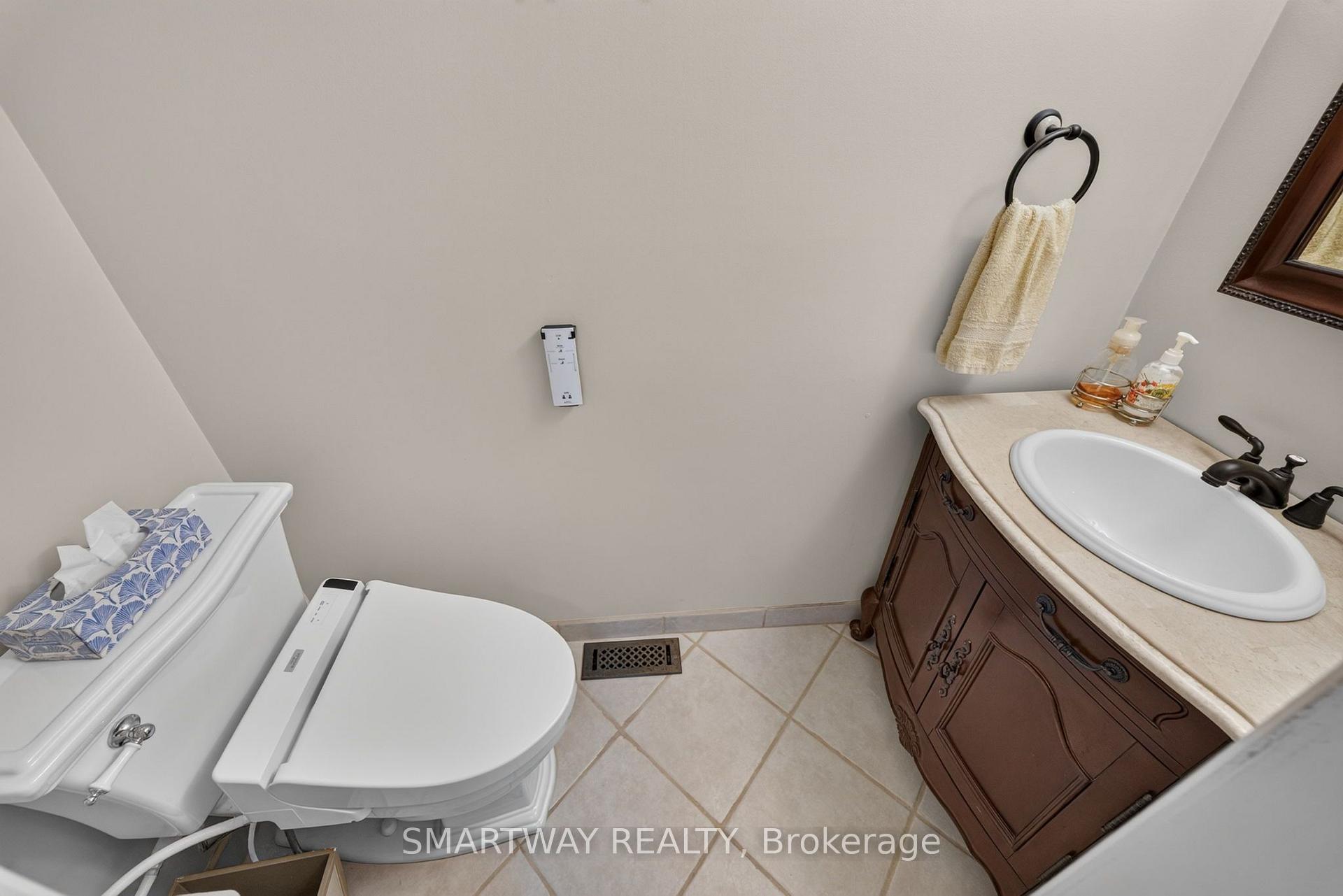 Photo 16 of 102 Rawling Crescent, Brampton, Heart Lake East — HOMEH