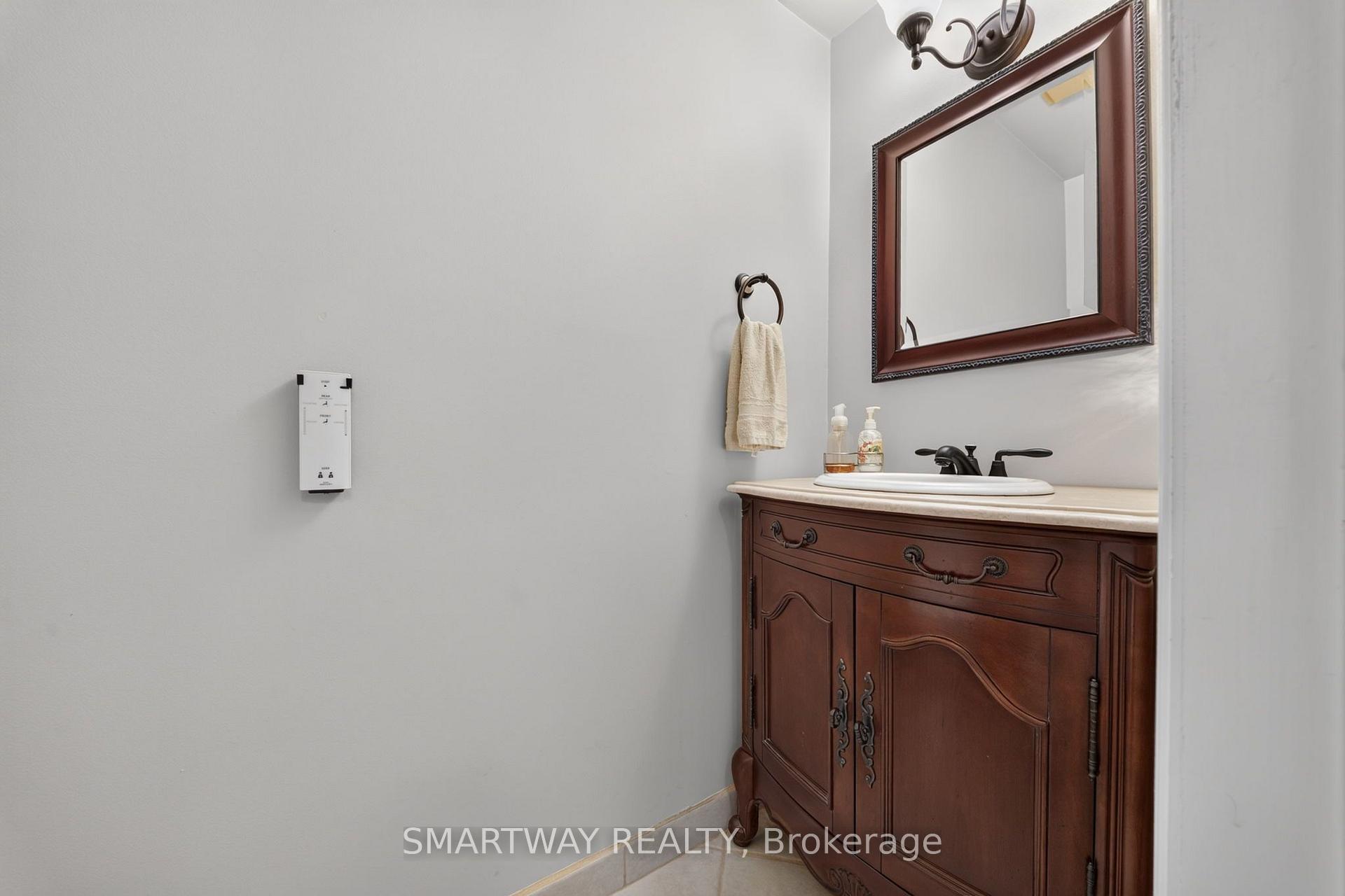 Photo 17 of 102 Rawling Crescent, Brampton, Heart Lake East — HOMEH
