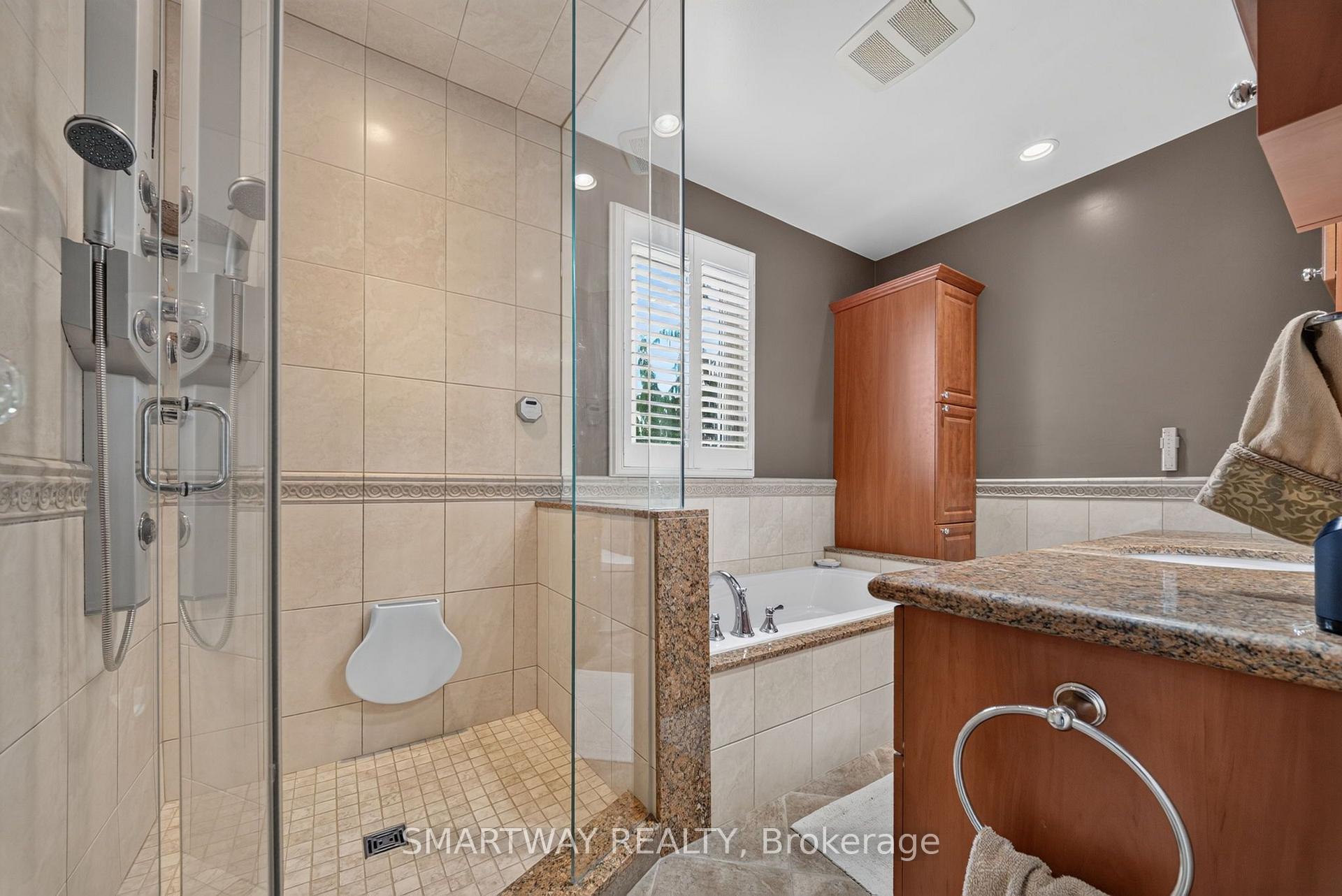 Photo 27 of 102 Rawling Crescent, Brampton, Heart Lake East — HOMEH