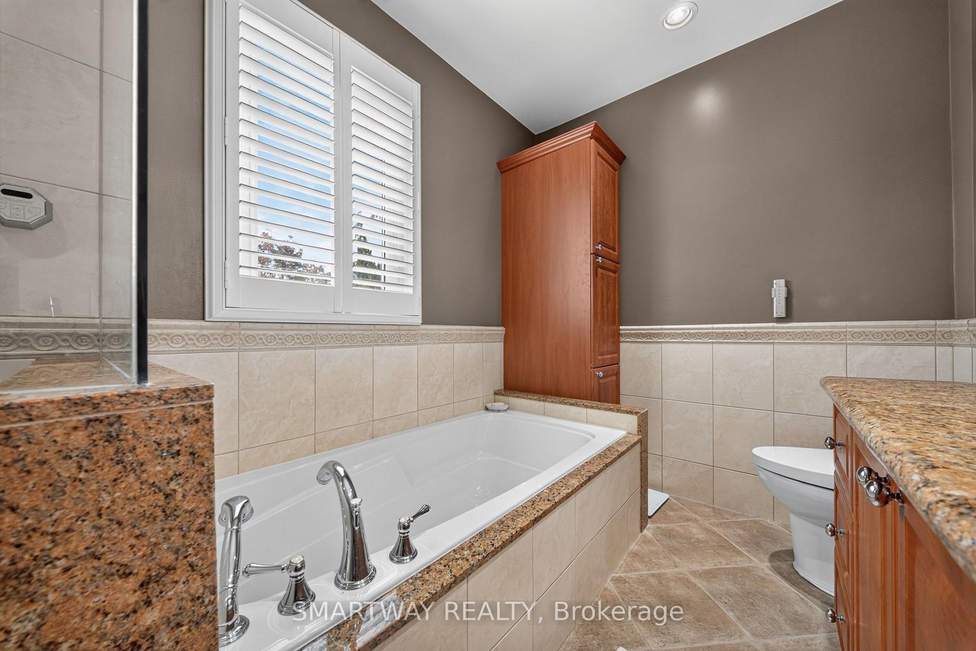 Photo 29 of 102 Rawling Crescent, Brampton, Heart Lake East — HOMEH