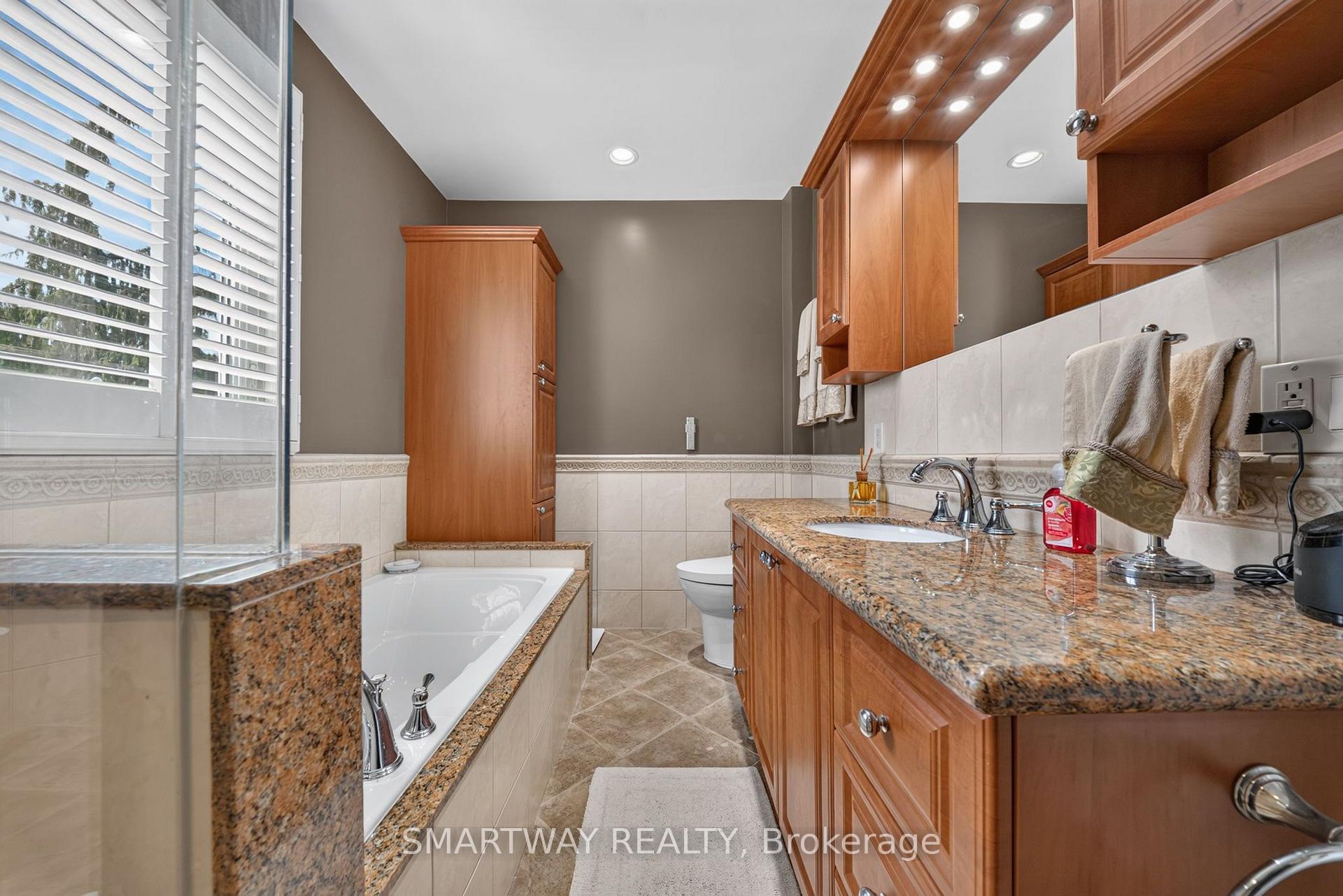Photo 30 of 102 Rawling Crescent, Brampton, Heart Lake East — HOMEH