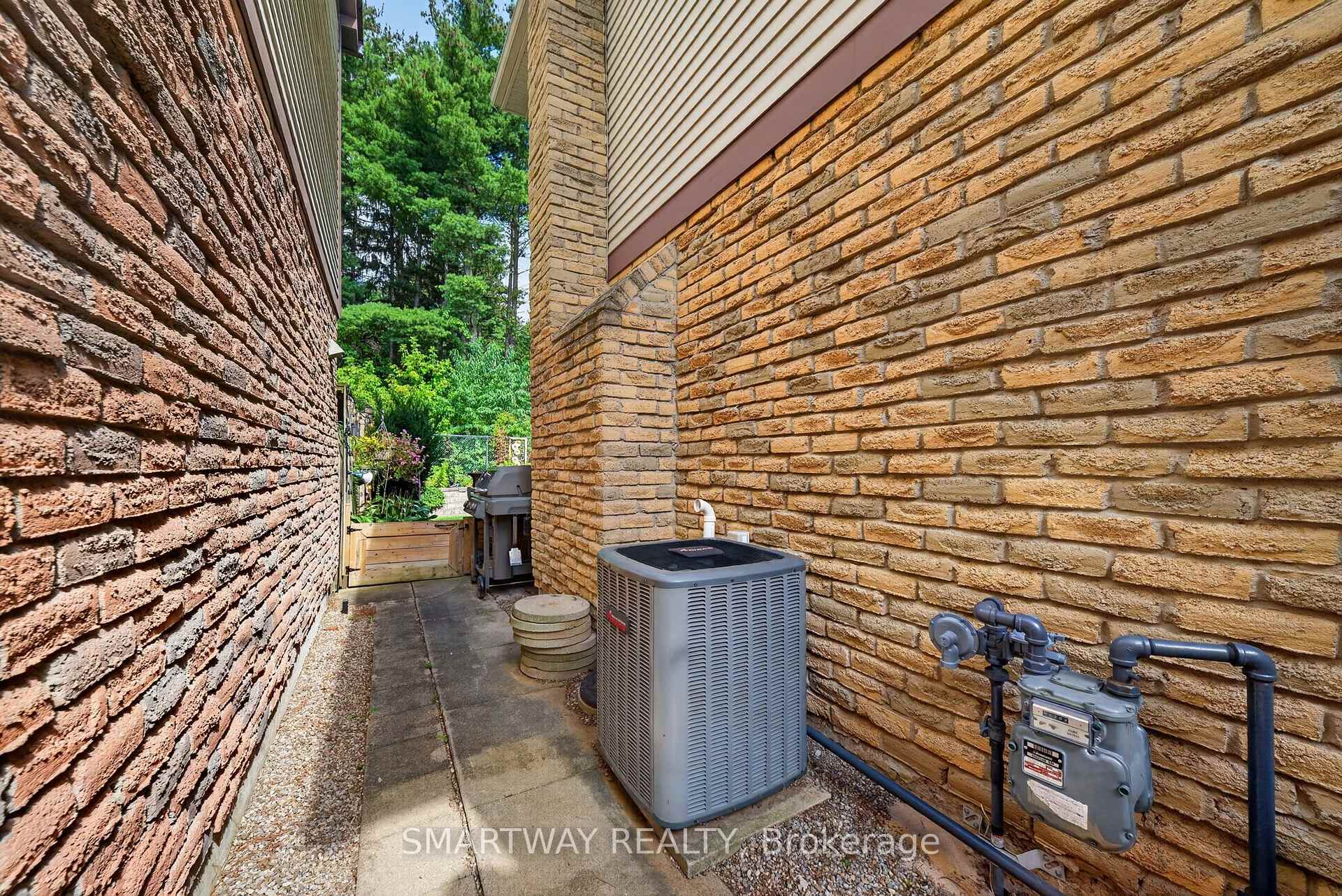 Photo 44 of 102 Rawling Crescent, Brampton, Heart Lake East — HOMEH