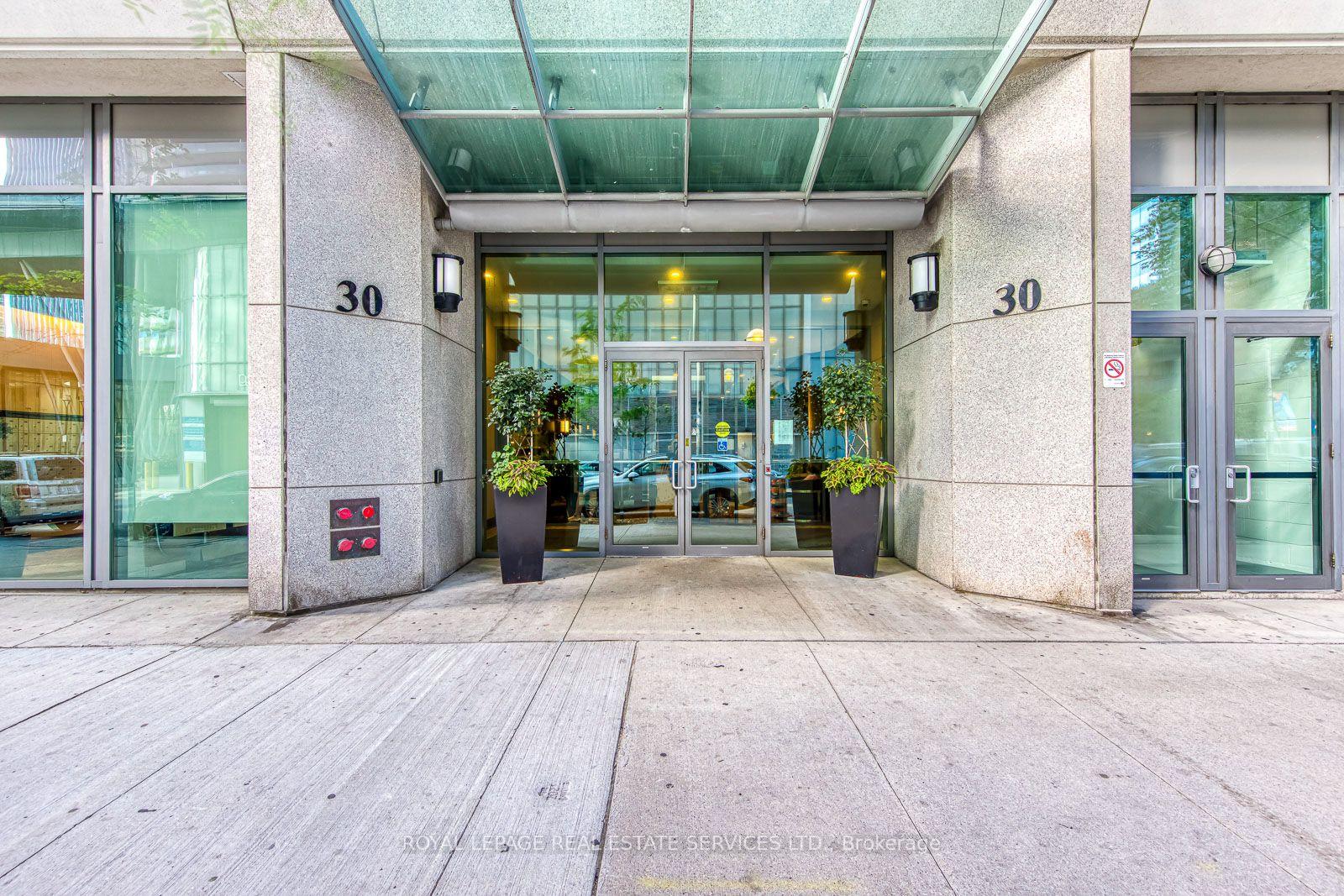Photo 2 of Unit 2012, 30 Grand Trunk Crescent, Toronto, Waterfront Communities — HOMEH