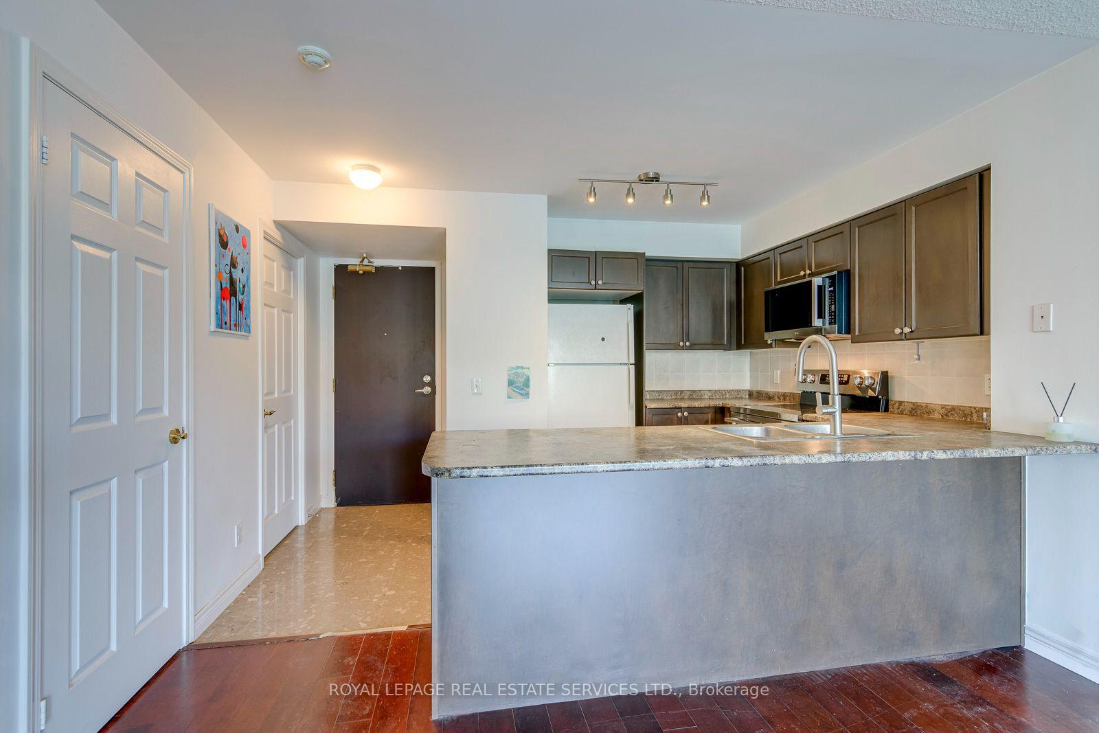 Photo 7 of Unit 2012, 30 Grand Trunk Crescent, Toronto, Waterfront Communities — HOMEH