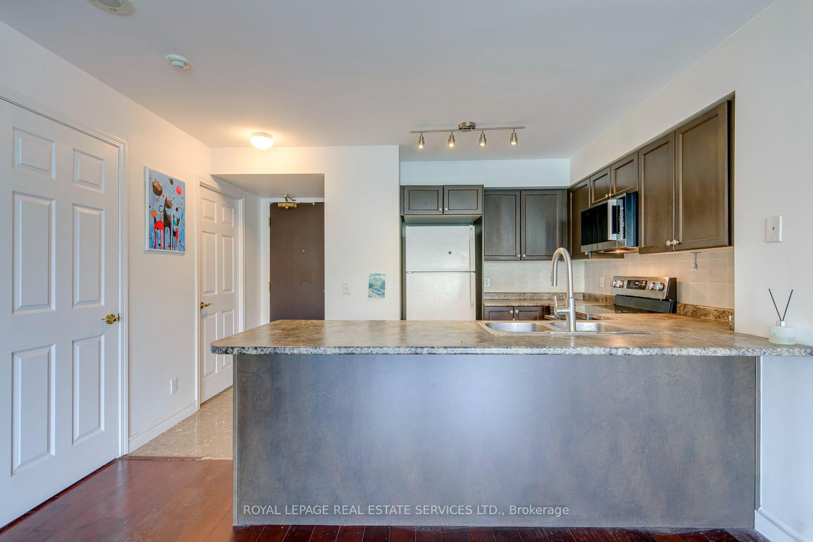 Photo 8 of Unit 2012, 30 Grand Trunk Crescent, Toronto, Waterfront Communities — HOMEH