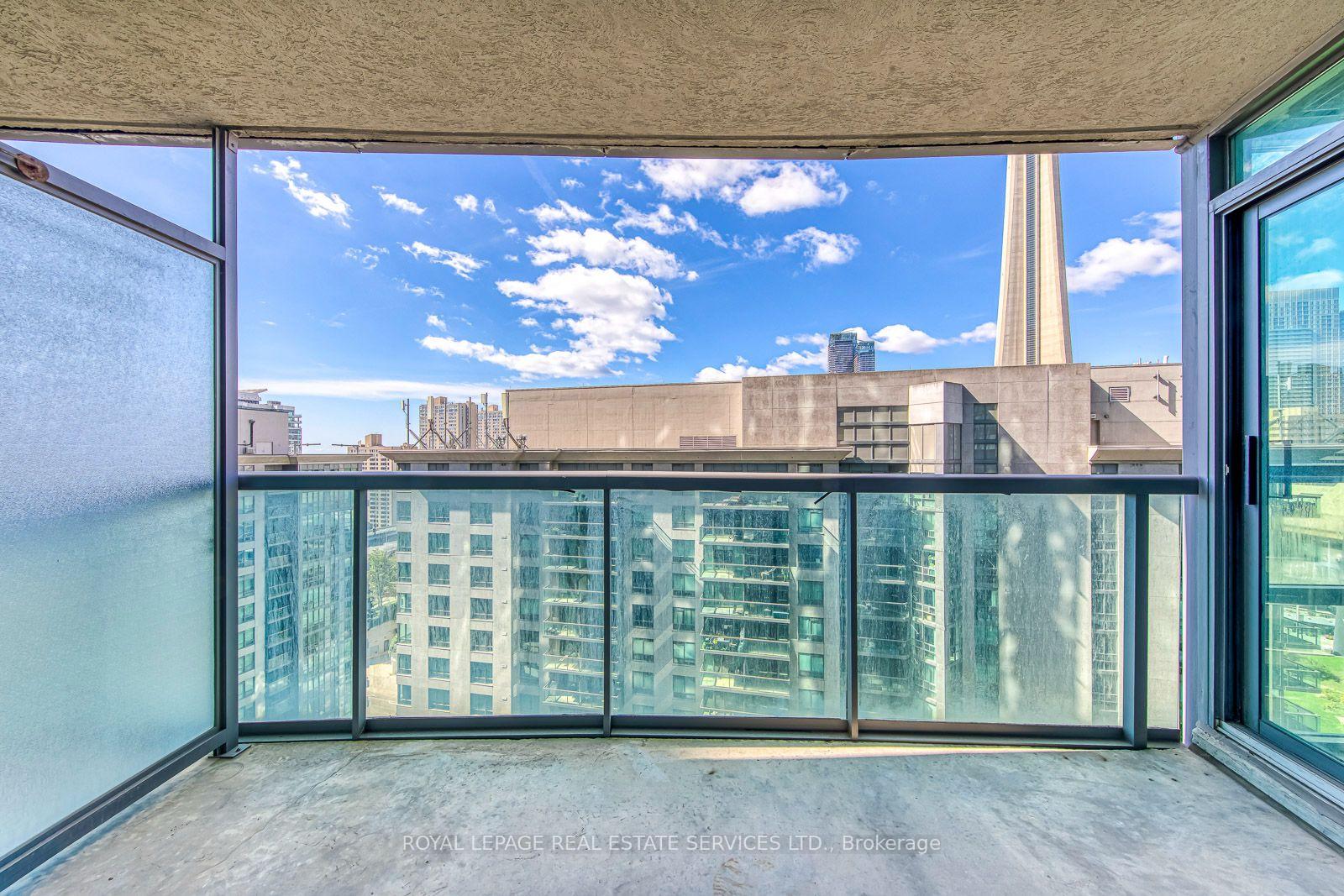 Photo 16 of Unit 2012, 30 Grand Trunk Crescent, Toronto, Waterfront Communities — HOMEH