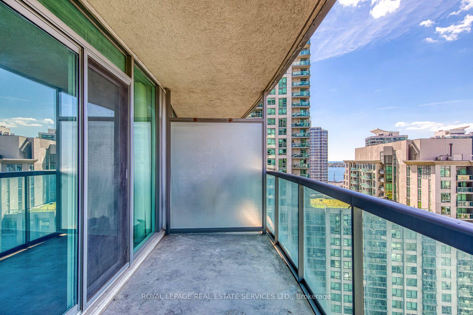 Photo 17 of Unit 2012, 30 Grand Trunk Crescent, Toronto, Waterfront Communities — HOMEH