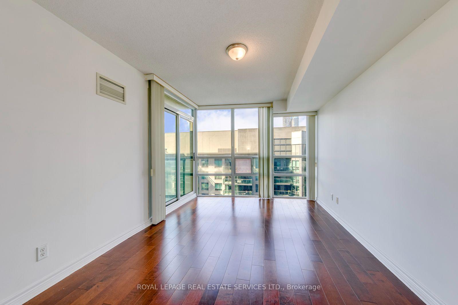 Photo 22 of Unit 2012, 30 Grand Trunk Crescent, Toronto, Waterfront Communities — HOMEH