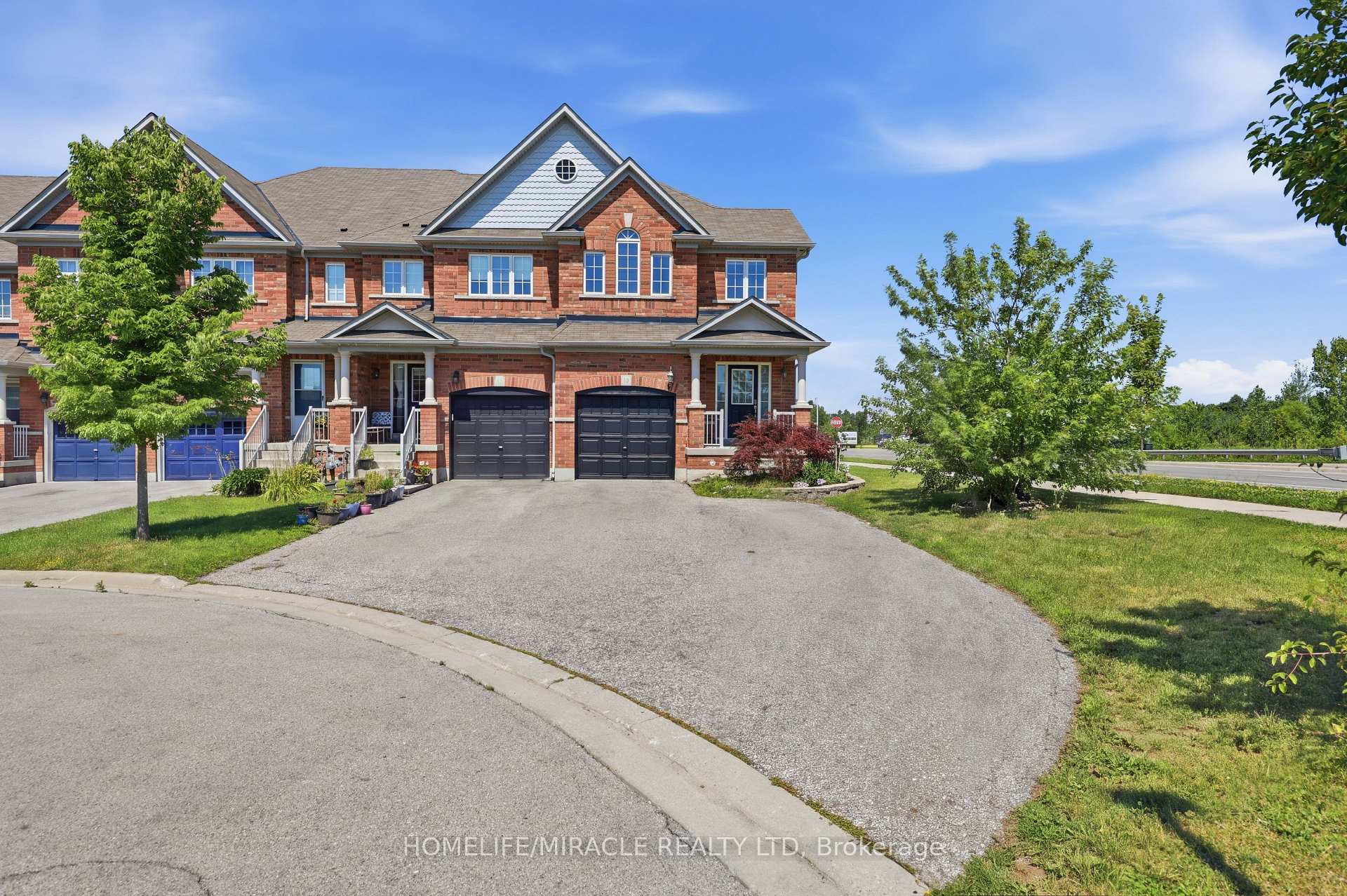 Photo 3 of 15 Mcphail Place, Hamilton, Waterdown — HOMEH